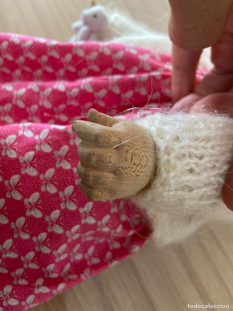 Mu&ntilde;ecas modernas: Preciosa Mu&ntilde;eca Alemana, de Madera. Caja original triangular. - Foto 16