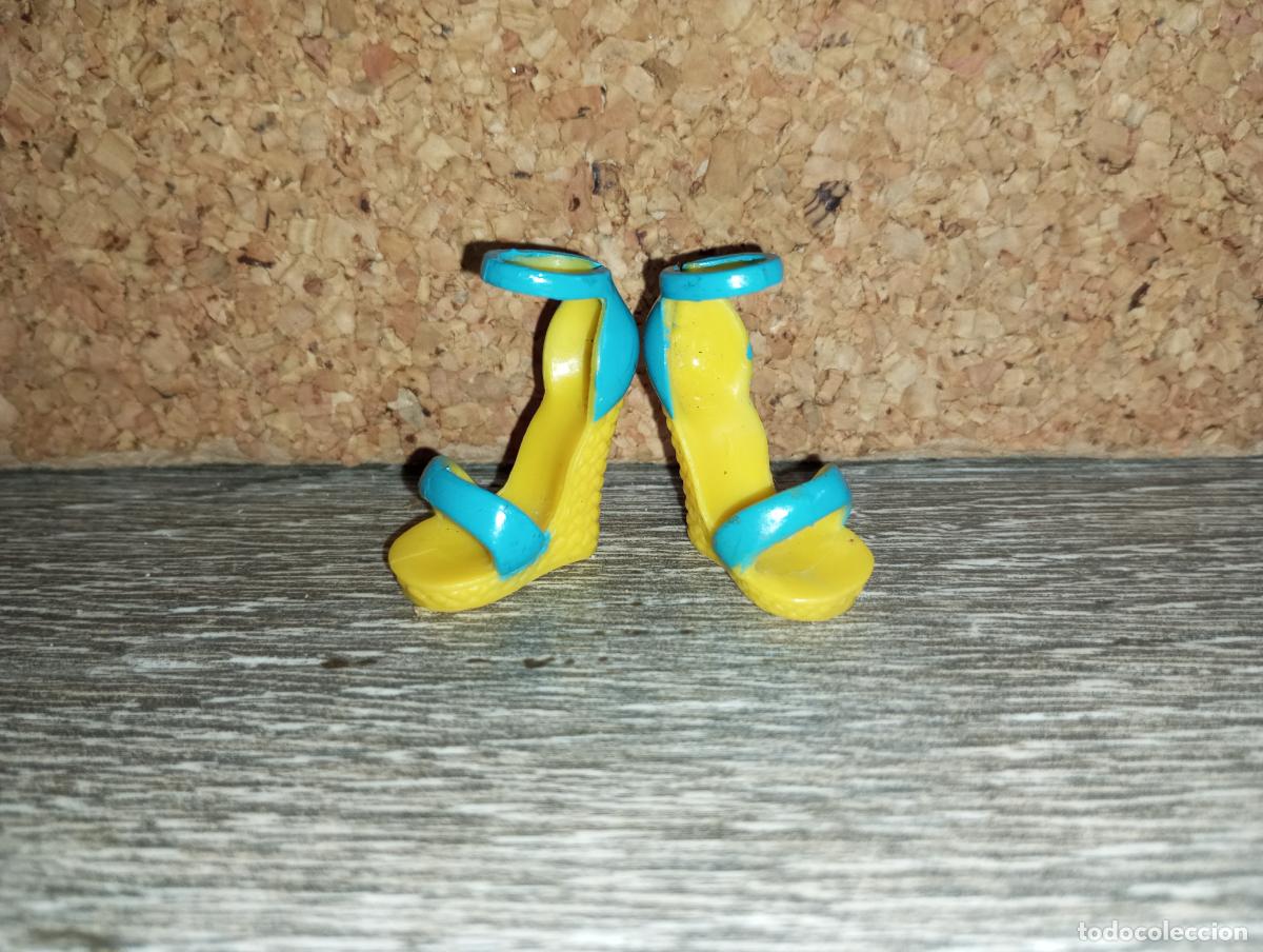 Mu&ntilde;ecas modernas: Zapatos de mu&ntilde;eca bratzillaz - Foto 1
