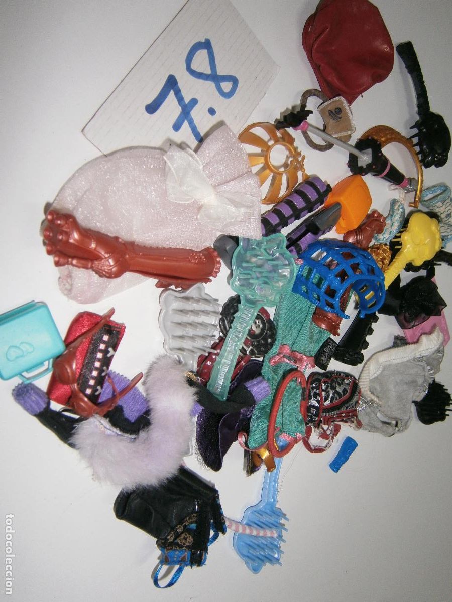 Mu&ntilde;ecas modernas: GRAN LOTE DE COMPLEMENTOS PARA MU&Ntilde;ECAS MONSTER HIGH - Foto 1