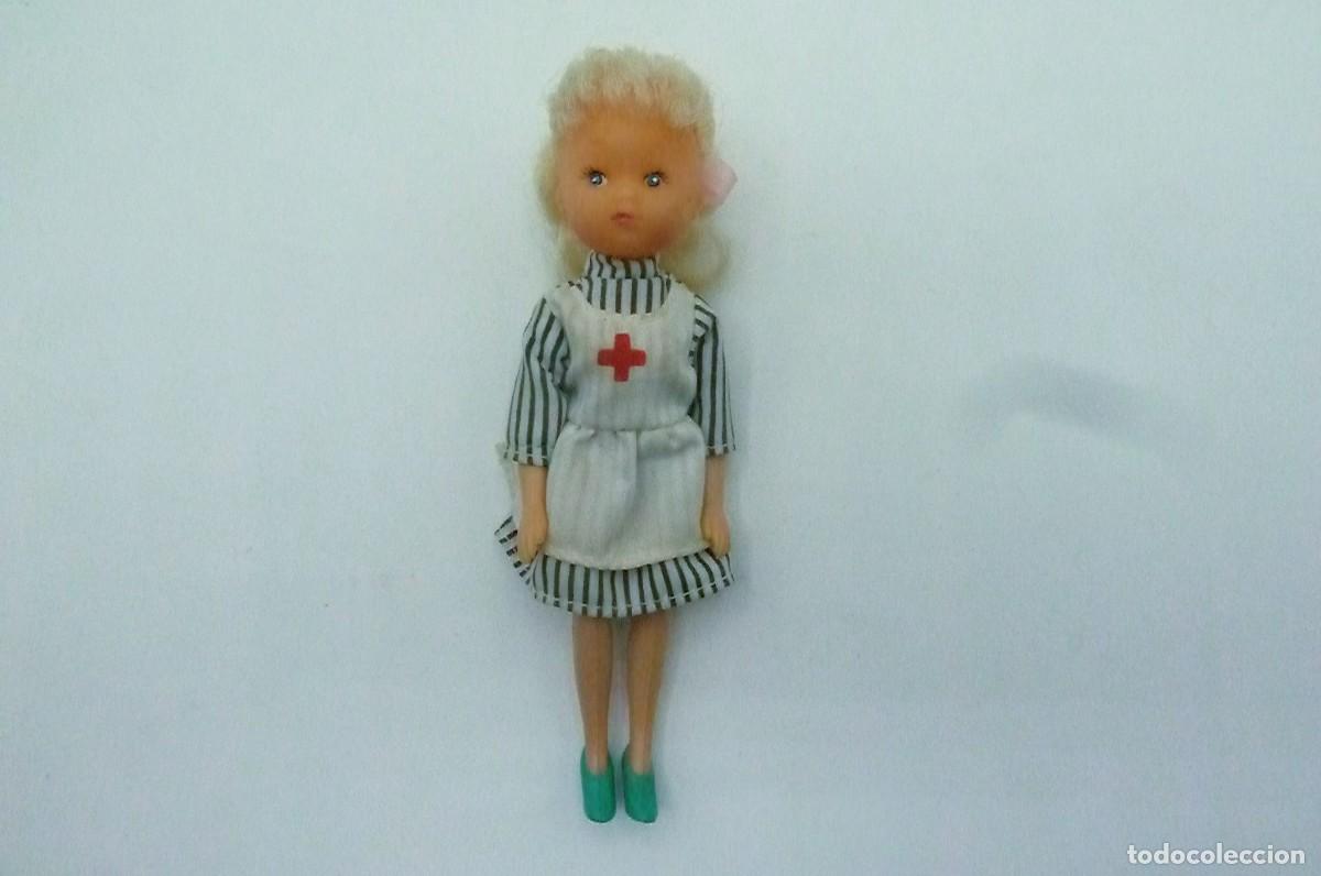 Mu&ntilde;ecas modernas: Mu&ntilde;eca enfermera vintage - Foto 5