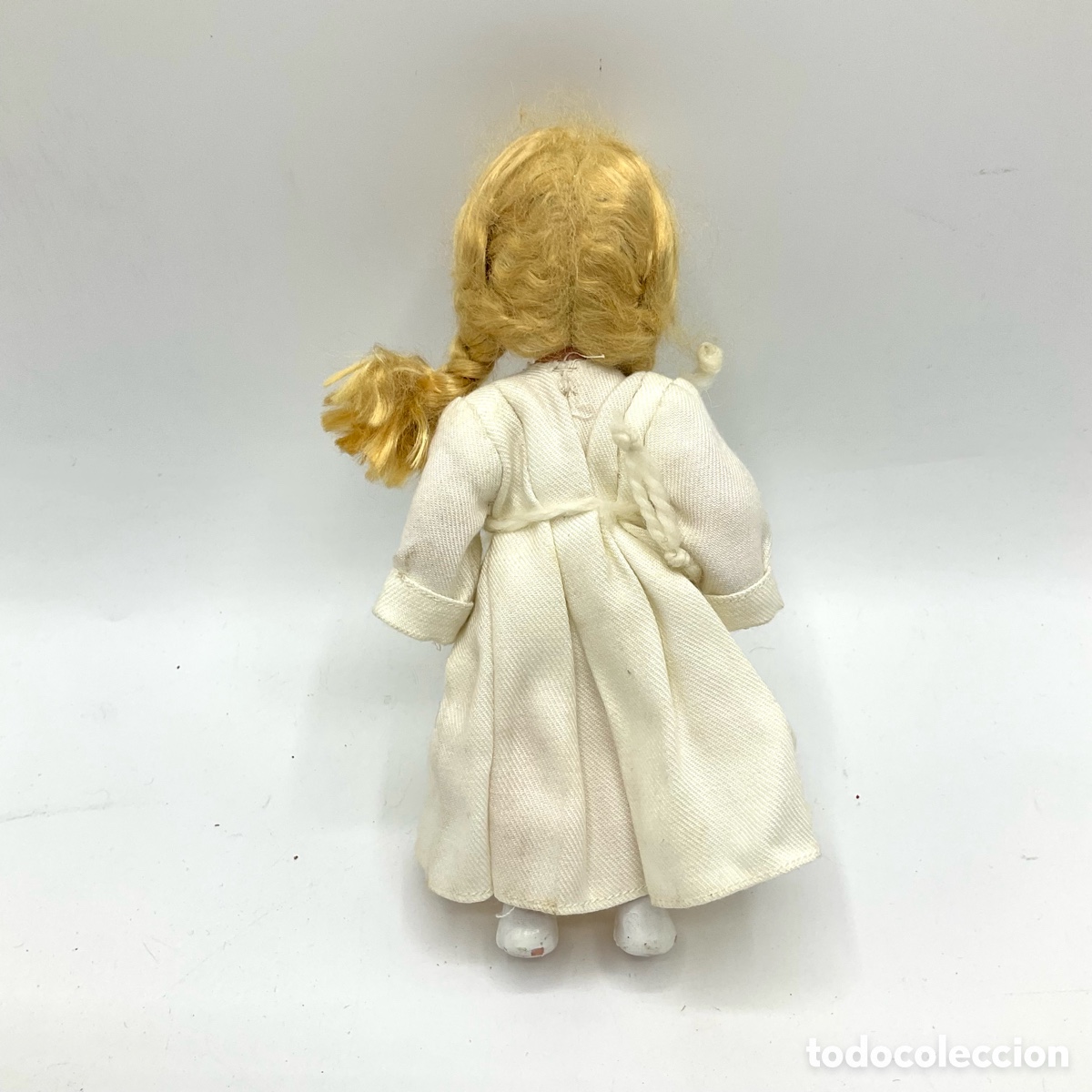 Mu&ntilde;ecas modernas: Antigua mu&ntilde;eca rubia vestida de blanco - Foto 2