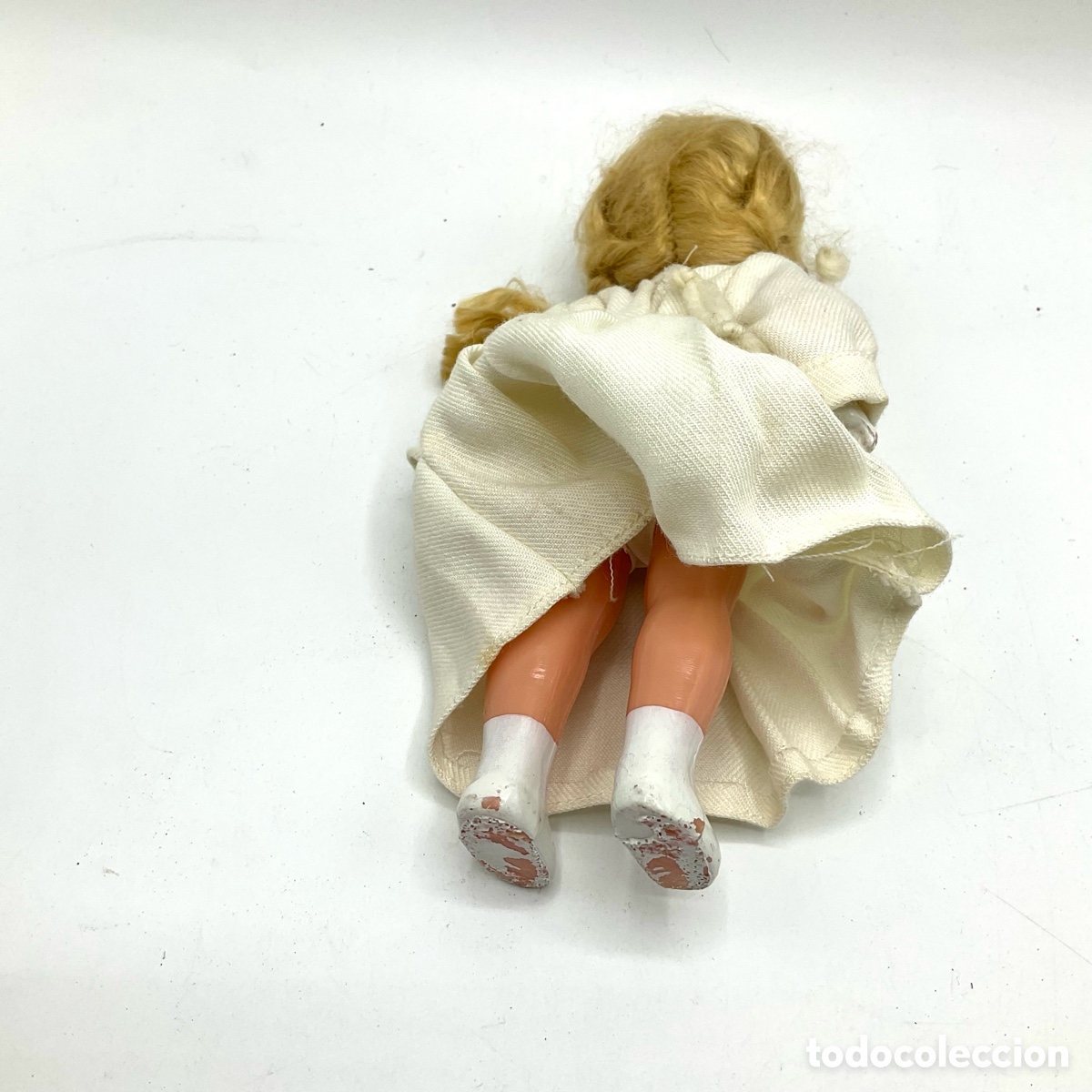 Mu&ntilde;ecas modernas: Antigua mu&ntilde;eca rubia vestida de blanco - Foto 3