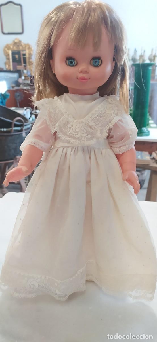 Mu&ntilde;ecas modernas: ANTIGUA MU&Ntilde;ECA VESTIDA DE COMUNION - Foto 1
