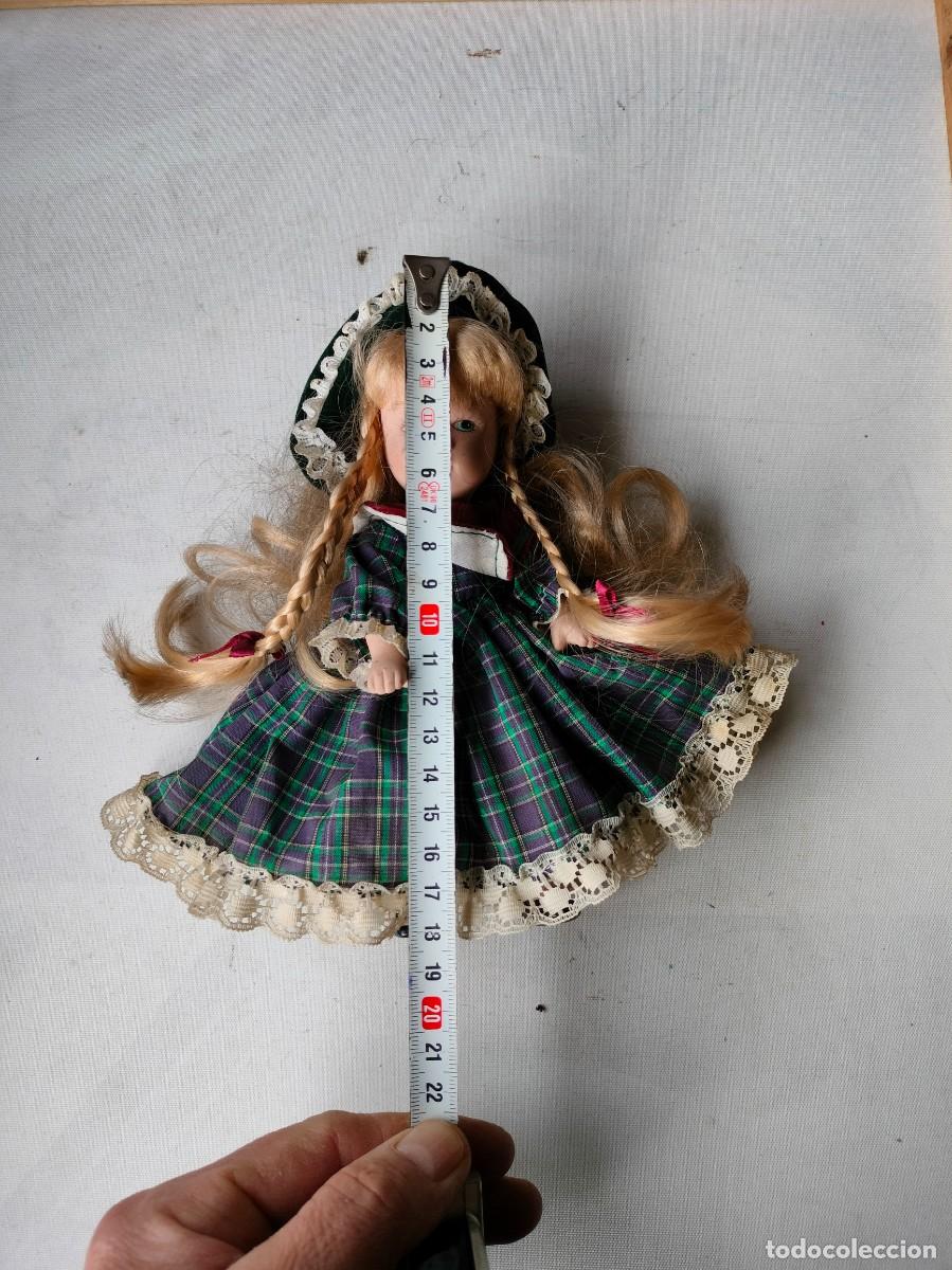 Mu&ntilde;ecas modernas: MU&Ntilde;ECA PEQUE&Ntilde;A CON SU TRAJE. - Foto 2