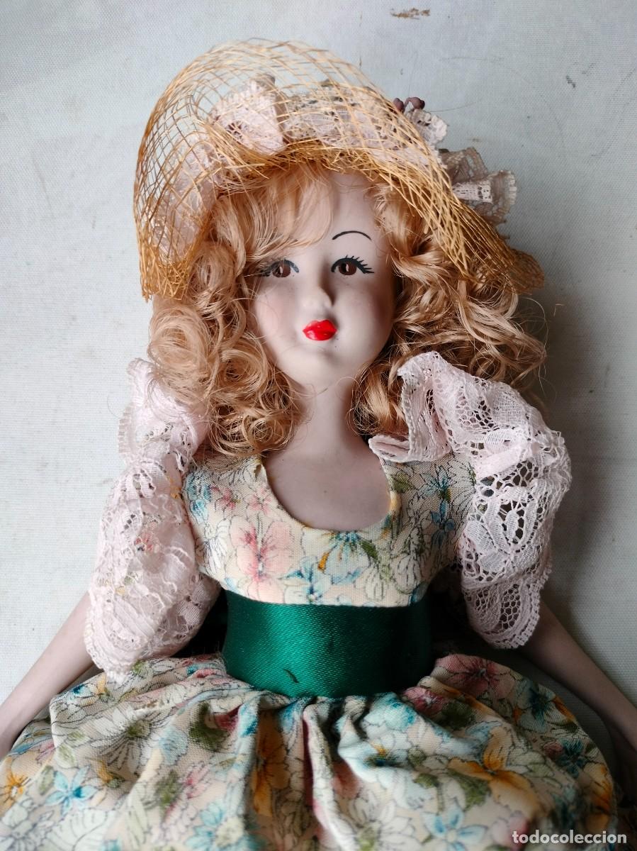 Mu&ntilde;ecas modernas: PEQUE&Ntilde;A MU&Ntilde;ECA CON SU TRAJE. - Foto 3