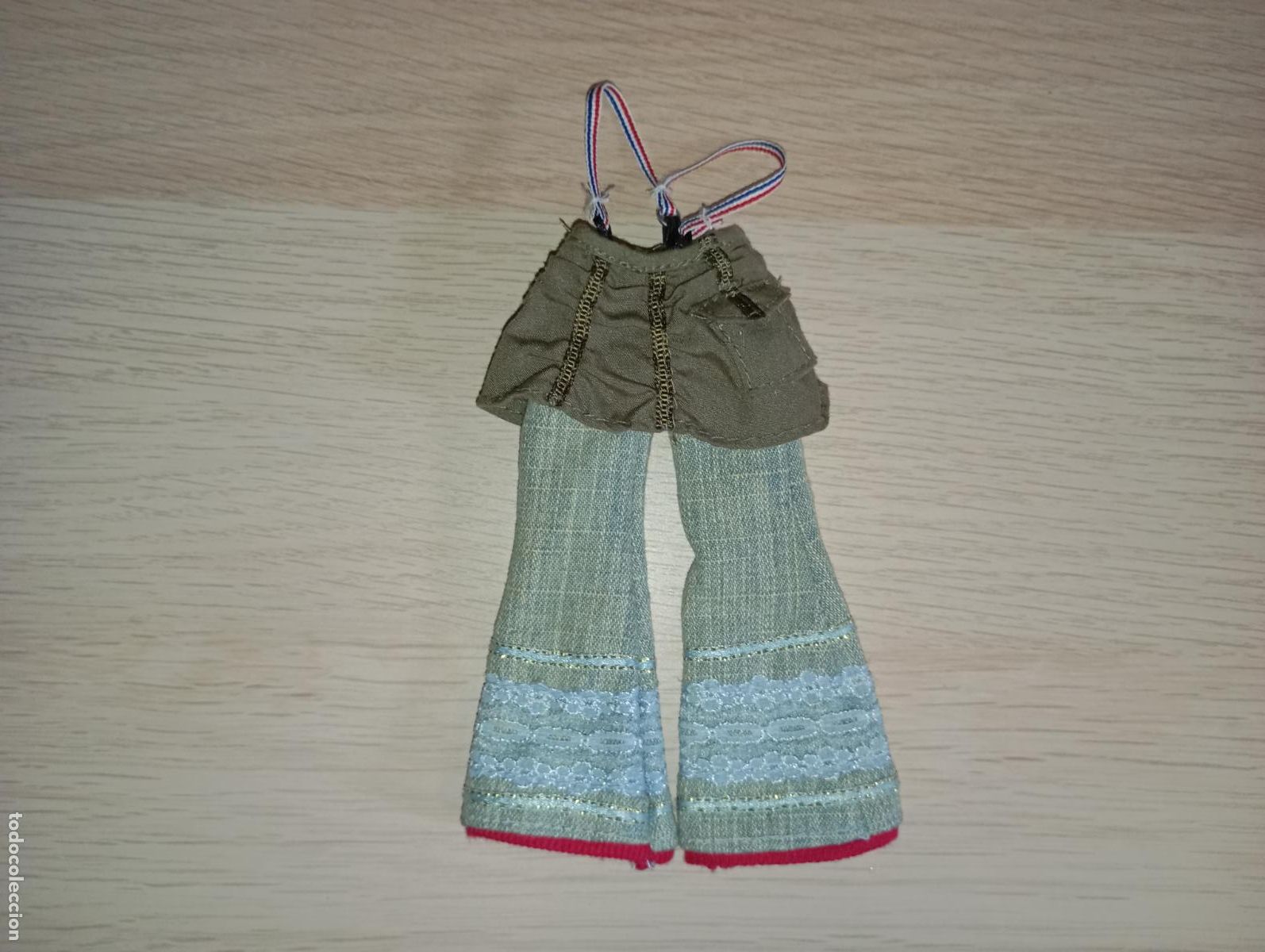 Mu&ntilde;ecas modernas: Pantalon de mu&ntilde;eca Bratz - Foto 1