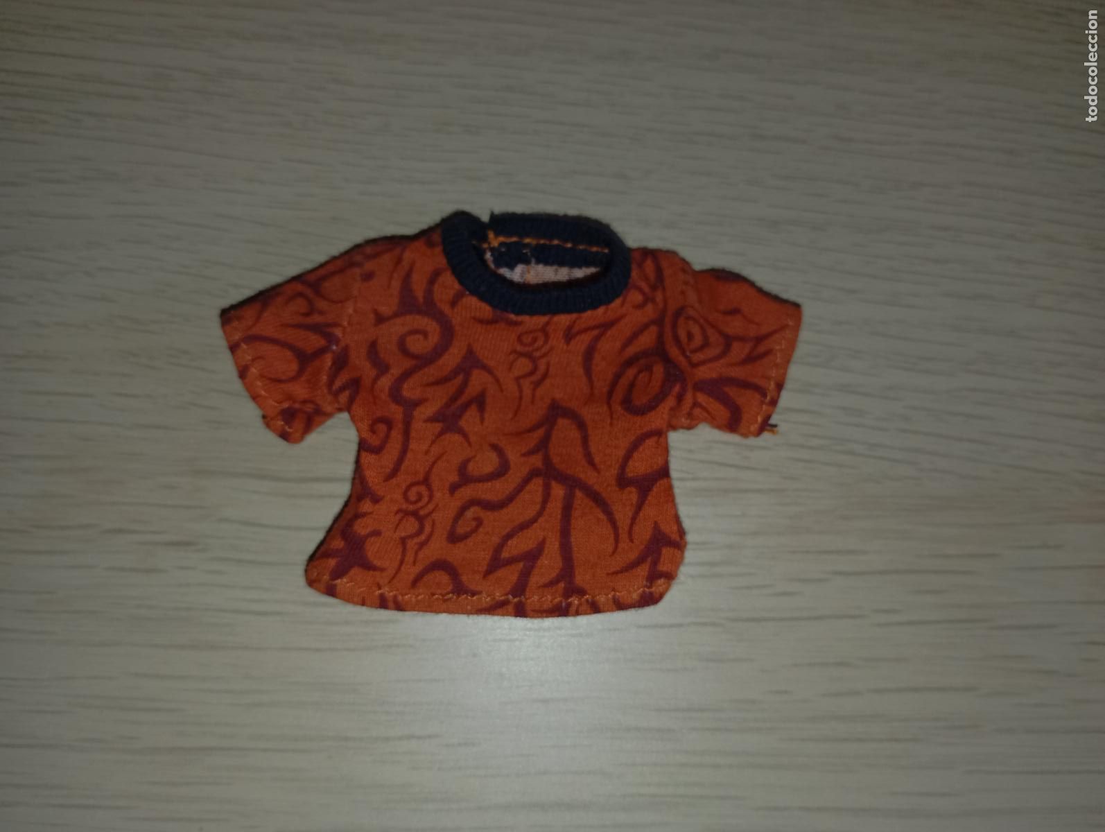 Mu&ntilde;ecas modernas: Camiseta de mu&ntilde;eco Bratz - Foto 1