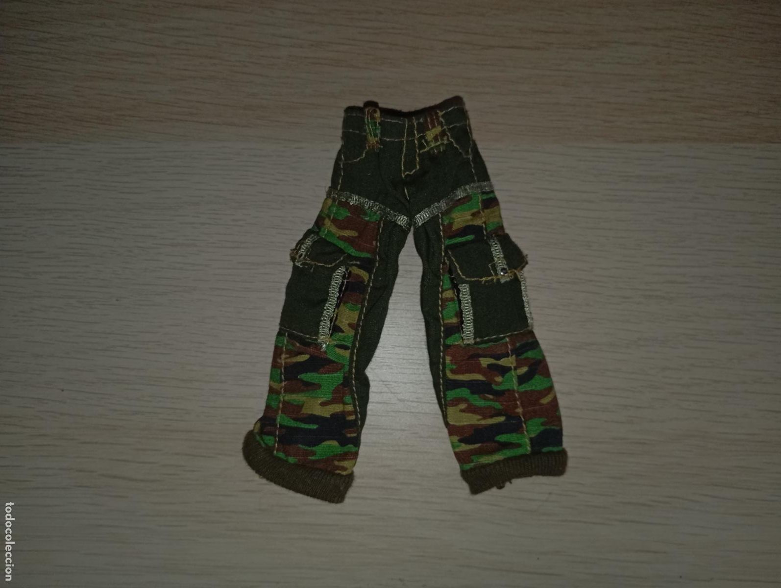 Mu&ntilde;ecas modernas: Pantal&oacute;n de mu&ntilde;eca Bratz - Foto 1