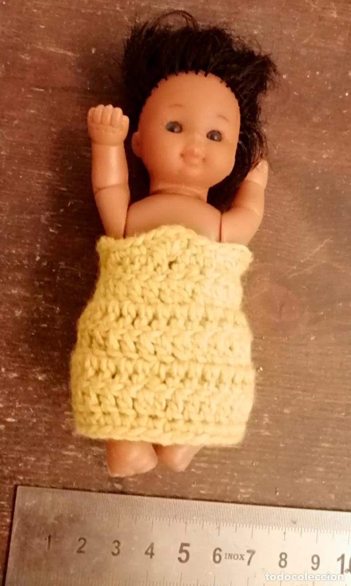 Mu&ntilde;ecas modernas: MU&Ntilde;ECA DE COLOR VESTIDO ECHO A MANO - Foto 1