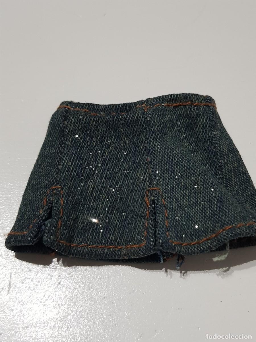 Mu&ntilde;ecas modernas: Falda vaquera mu&ntilde;eca bratz - Foto 1