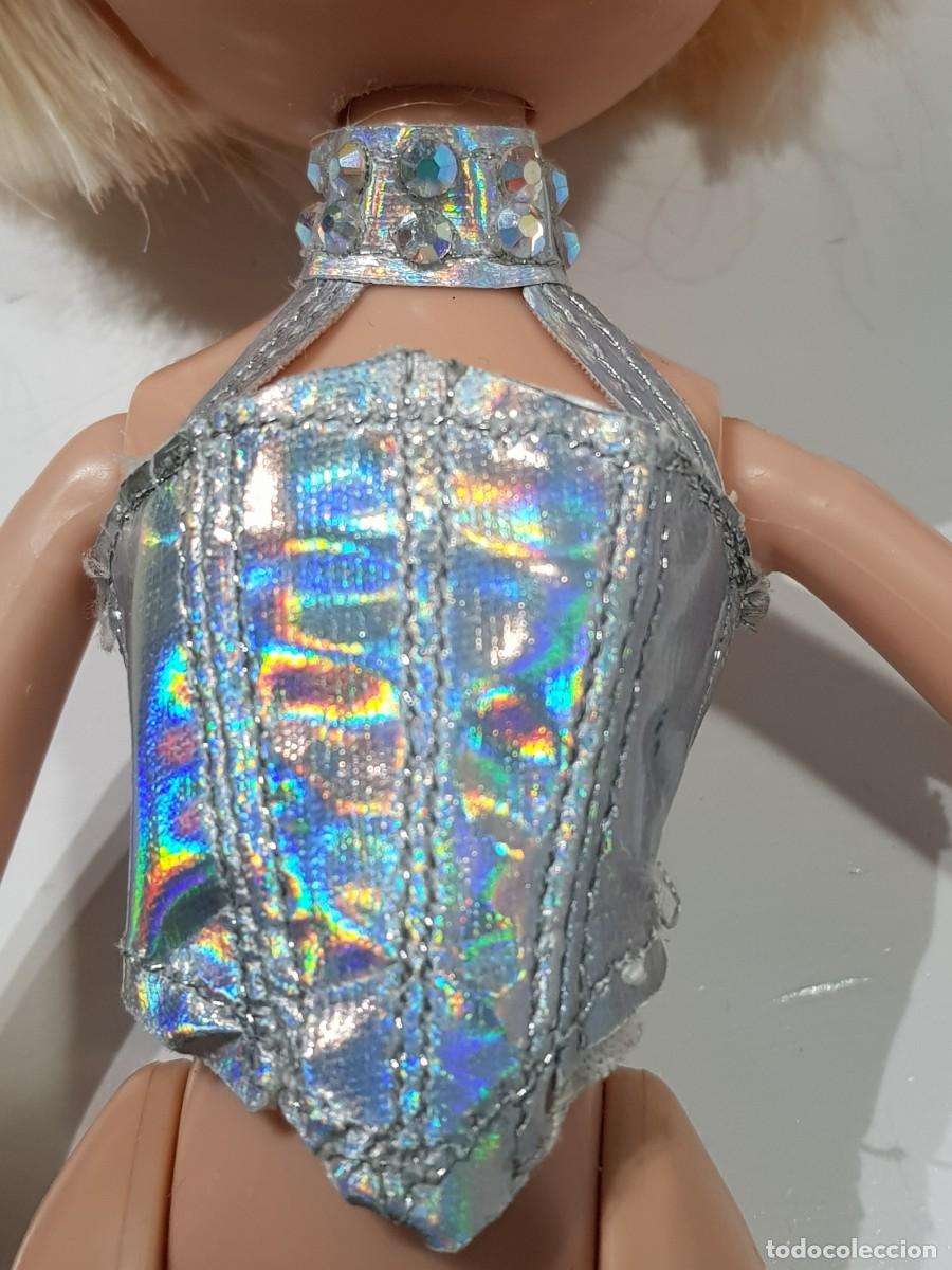 Mu&ntilde;ecas modernas: Top plateado para mu&ntilde;eca bratz - Foto 1