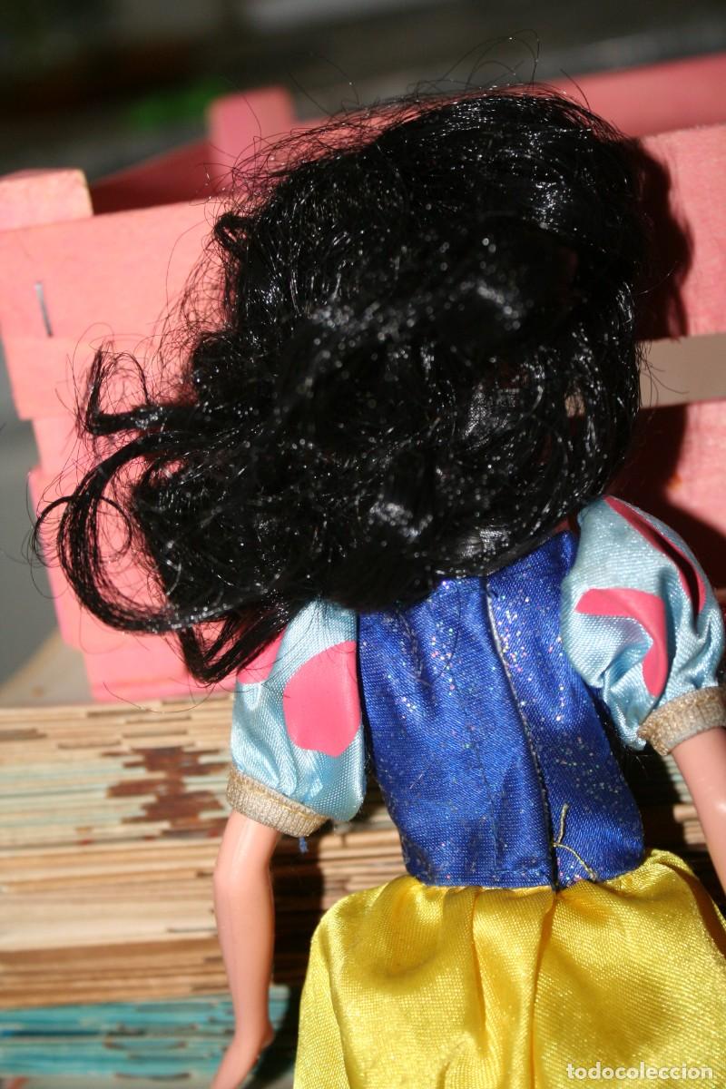 Mu&ntilde;ecas modernas: mu&ntilde;eca disney blancanieves disney simba - Foto 2