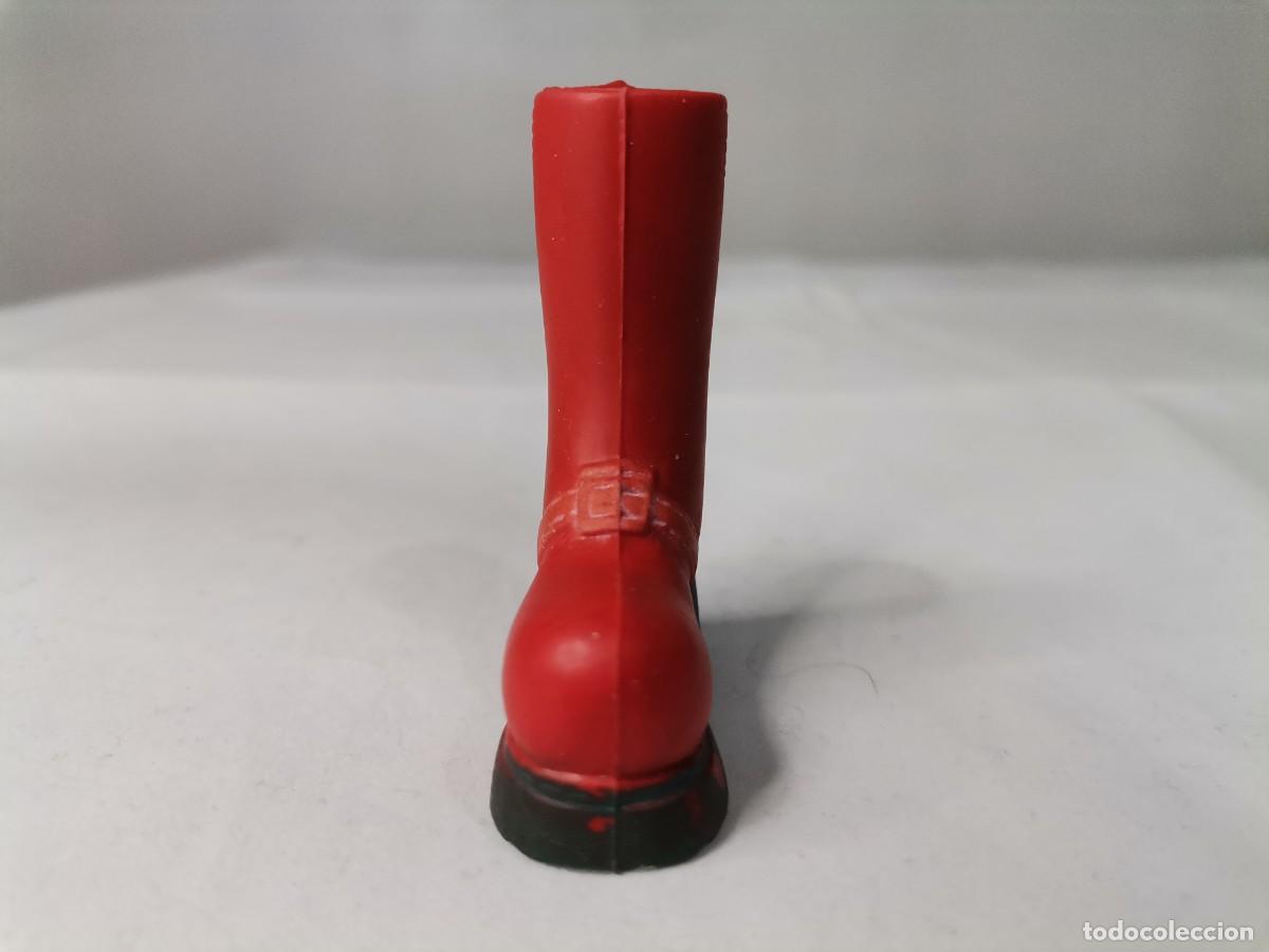 Mu&ntilde;ecas modernas: Bota Bratz de color rojo - Foto 1