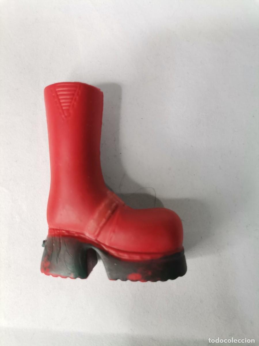 Mu&ntilde;ecas modernas: Bota Bratz de color rojo - Foto 2