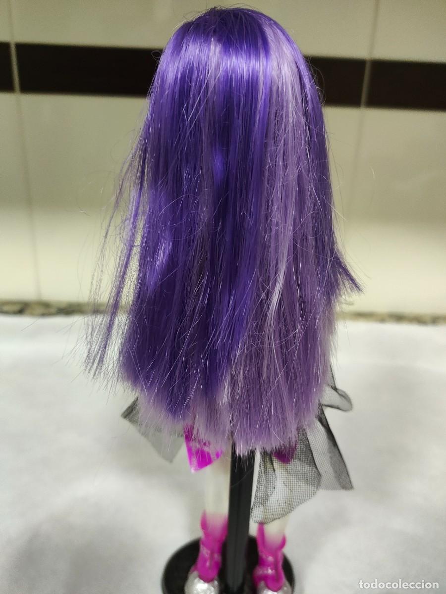 Mu&ntilde;ecas modernas: Monster High Spectra - Foto 4