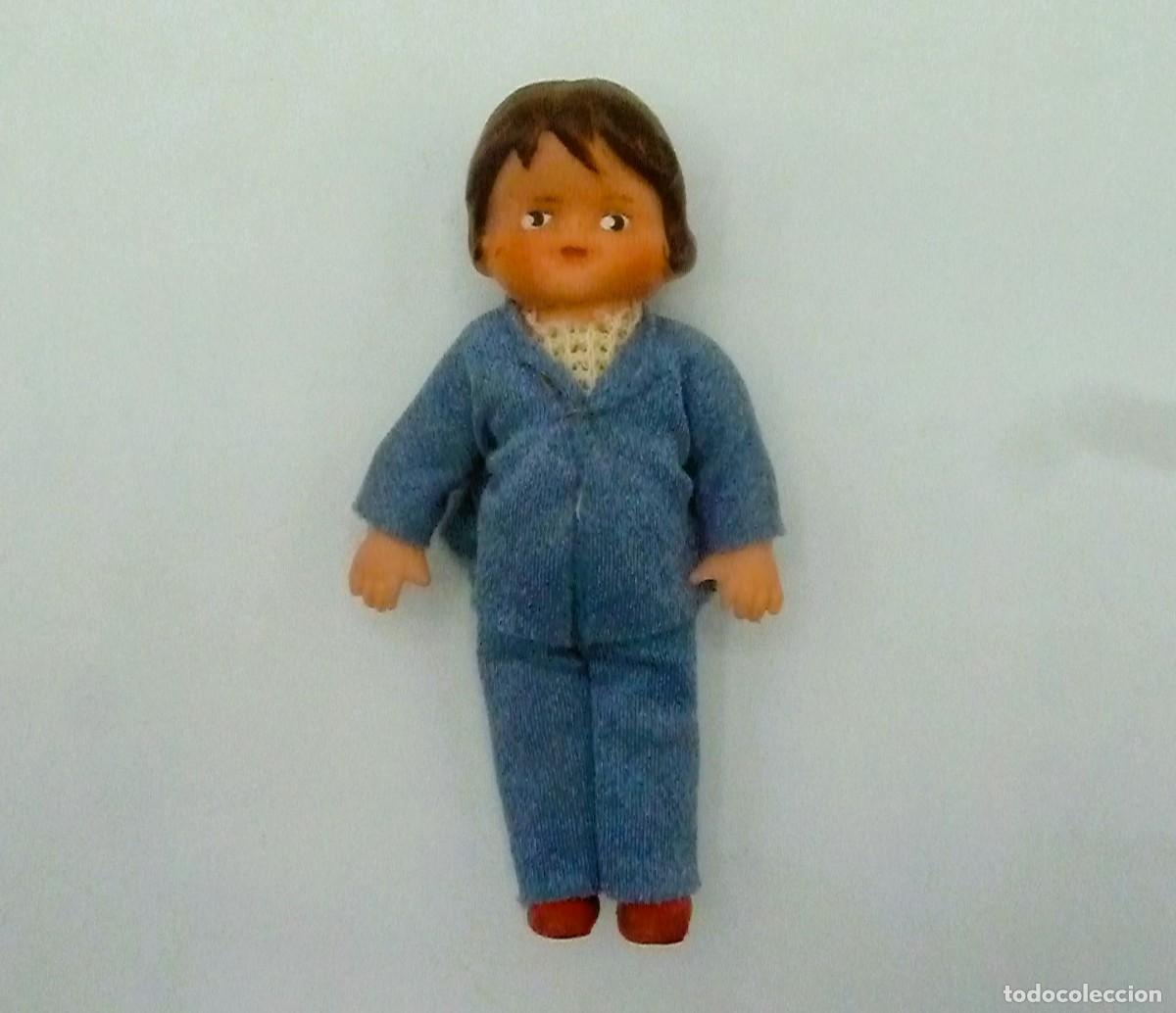 Mu&ntilde;ecas modernas: Mu&ntilde;eca goma tipo Ari - Foto 1