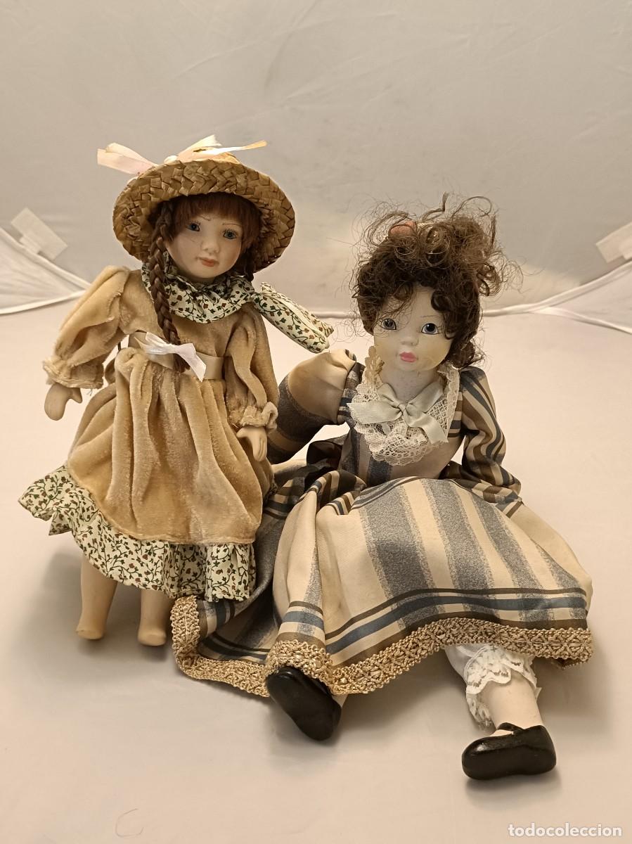 Mu&ntilde;ecas modernas: Lote de dos mu&ntilde;ecas de porcelana - Foto 1