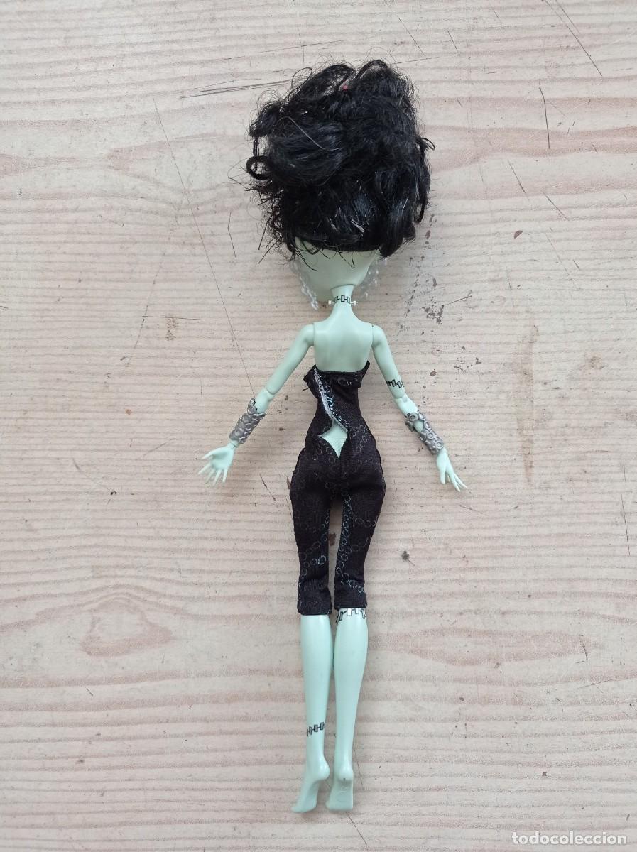 Mu&ntilde;ecas modernas: Mu&ntilde;eca Monster High Frankie Stein - 2009 - Mattel - Foto 2