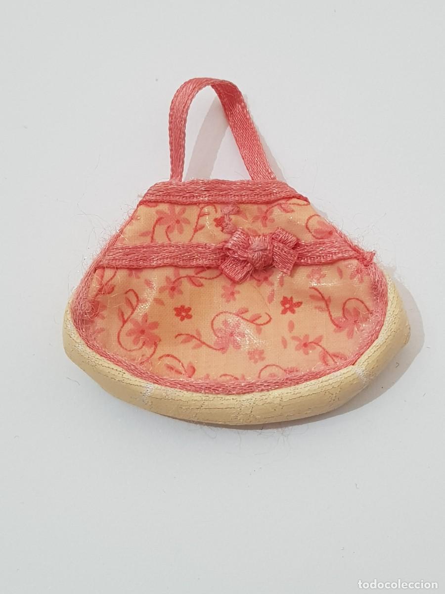 Mu&ntilde;ecas modernas: Mu&ntilde;eca bratz, bolso valido barbie - Foto 1