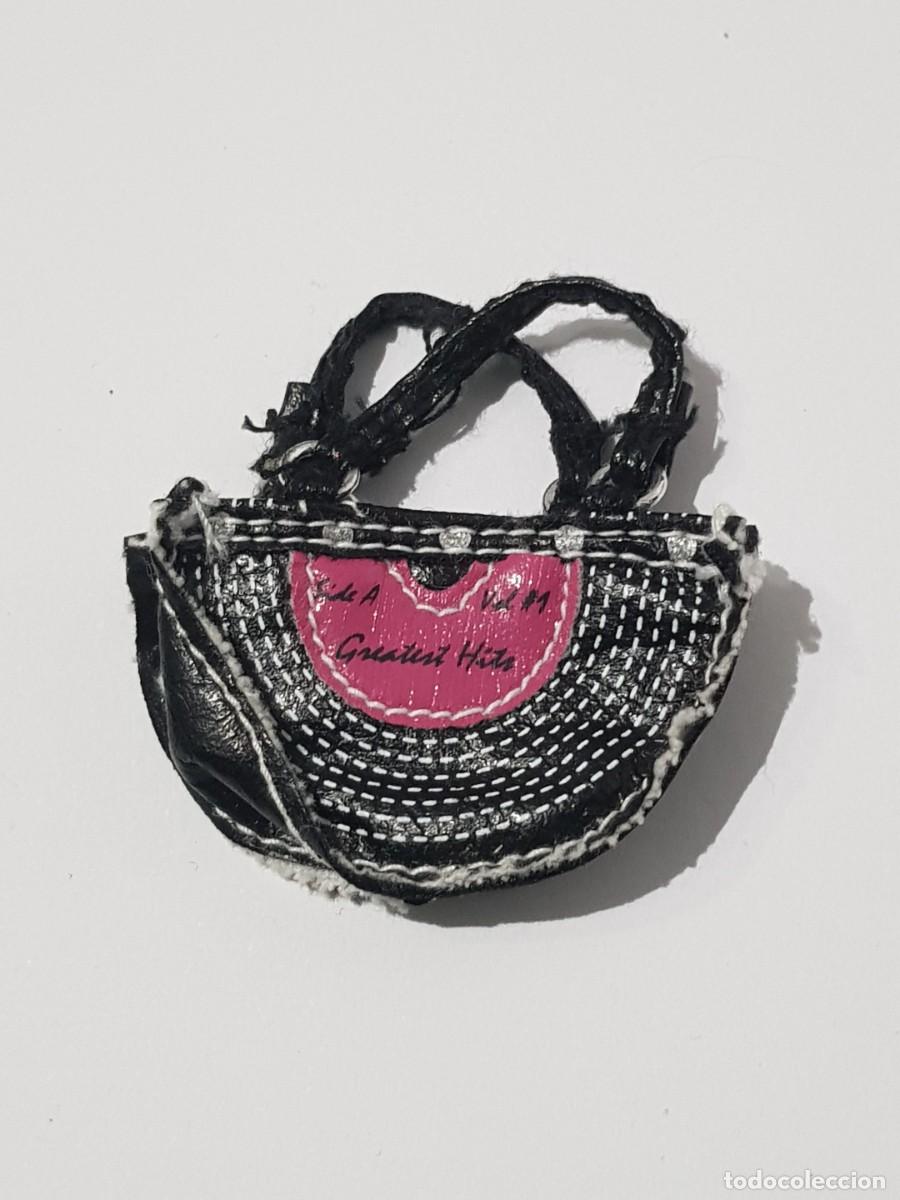 Mu&ntilde;ecas modernas: Mu&ntilde;eca bratz, bolso valido barbie - Foto 1
