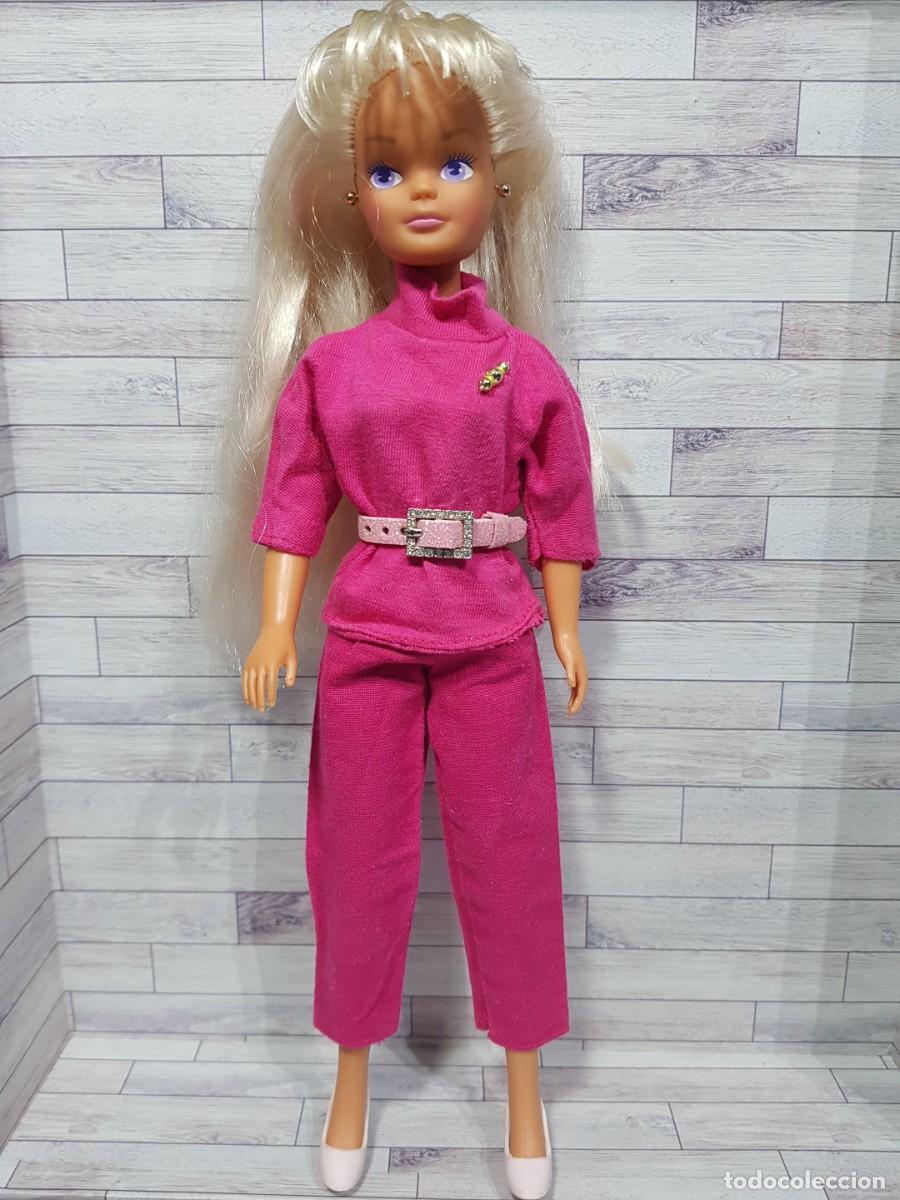Mu&ntilde;ecas modernas: mu&ntilde;eca Sindy , cintur&oacute;n y pendientes no originales - Foto 1