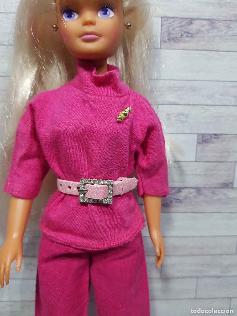 Mu&ntilde;ecas modernas: mu&ntilde;eca Sindy , cintur&oacute;n y pendientes no originales - Foto 3