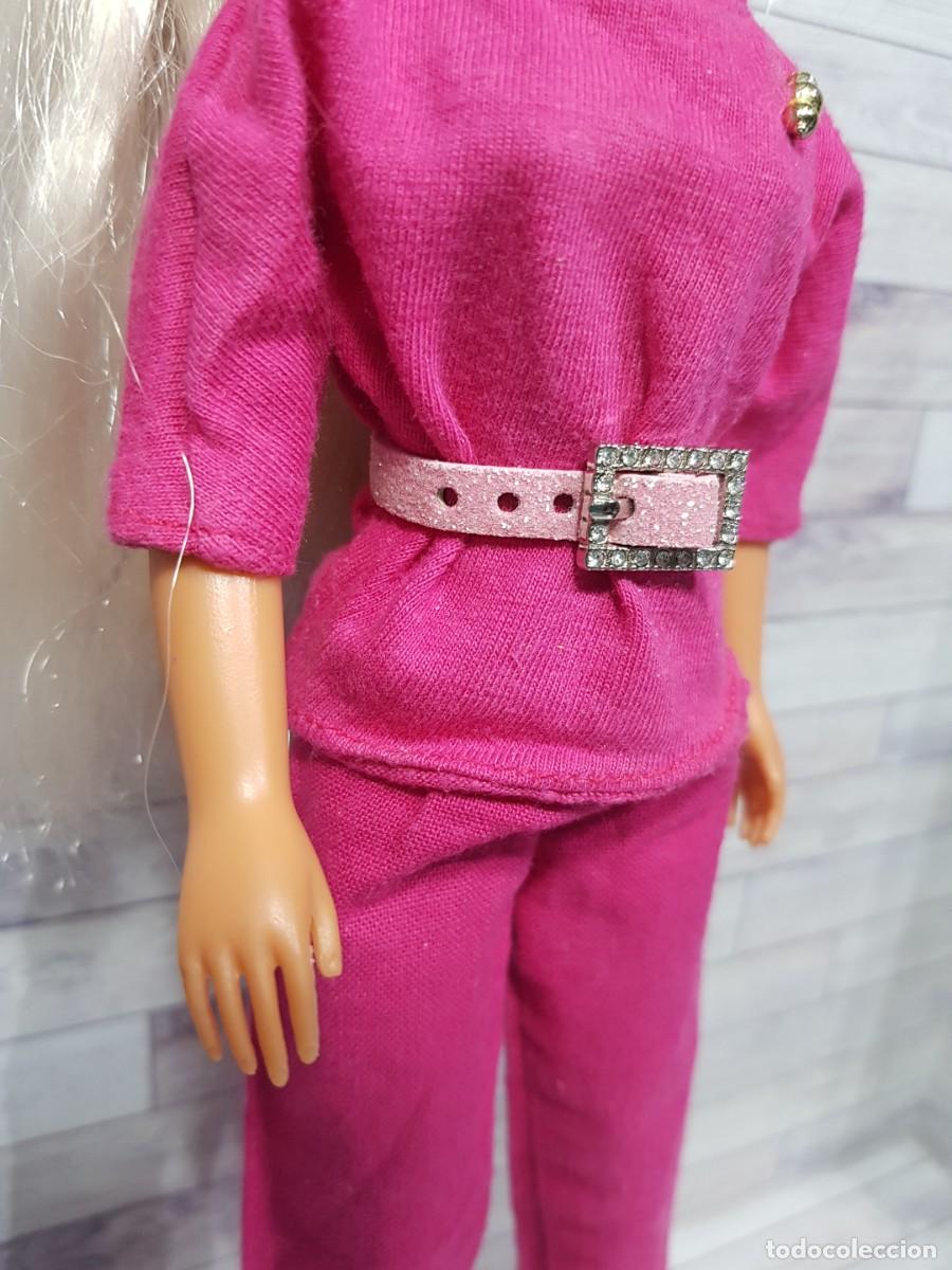 Mu&ntilde;ecas modernas: mu&ntilde;eca Sindy , cintur&oacute;n y pendientes no originales - Foto 4