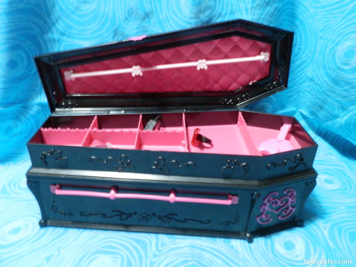 Mu&ntilde;ecas modernas: MONSTER HIGH DRACULAURA CON ATAUD Y COMPLEMENTOS - Foto 2