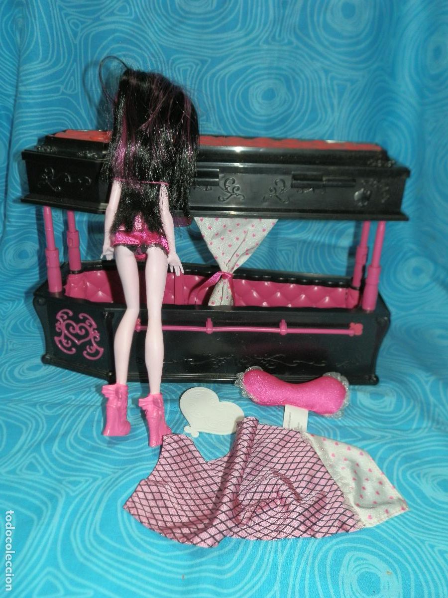 Mu&ntilde;ecas modernas: MONSTER HIGH DRACULAURA CON ATAUD Y COMPLEMENTOS - Foto 3