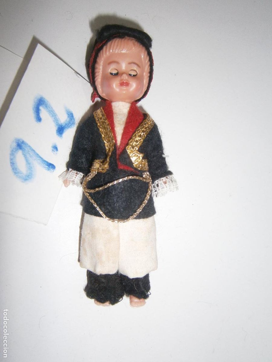 Mu&ntilde;ecas modernas: ANTIGUA MU&Ntilde;ECA CON TRAJE TRADICIONAL ETNICO - Foto 1