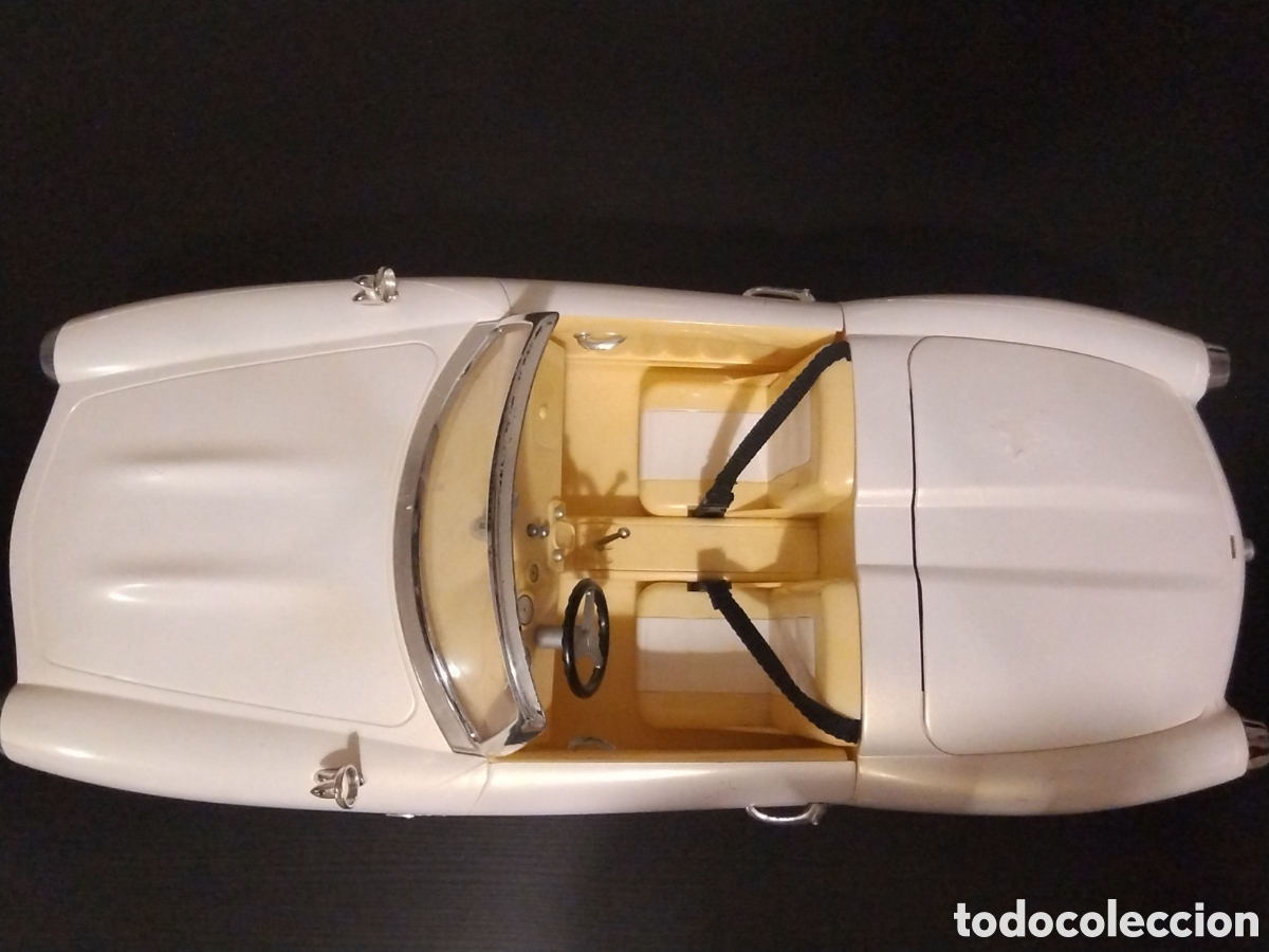 Mu&ntilde;ecas modernas: Coche de las Bratz con anagrama de pentagrama - Foto 2