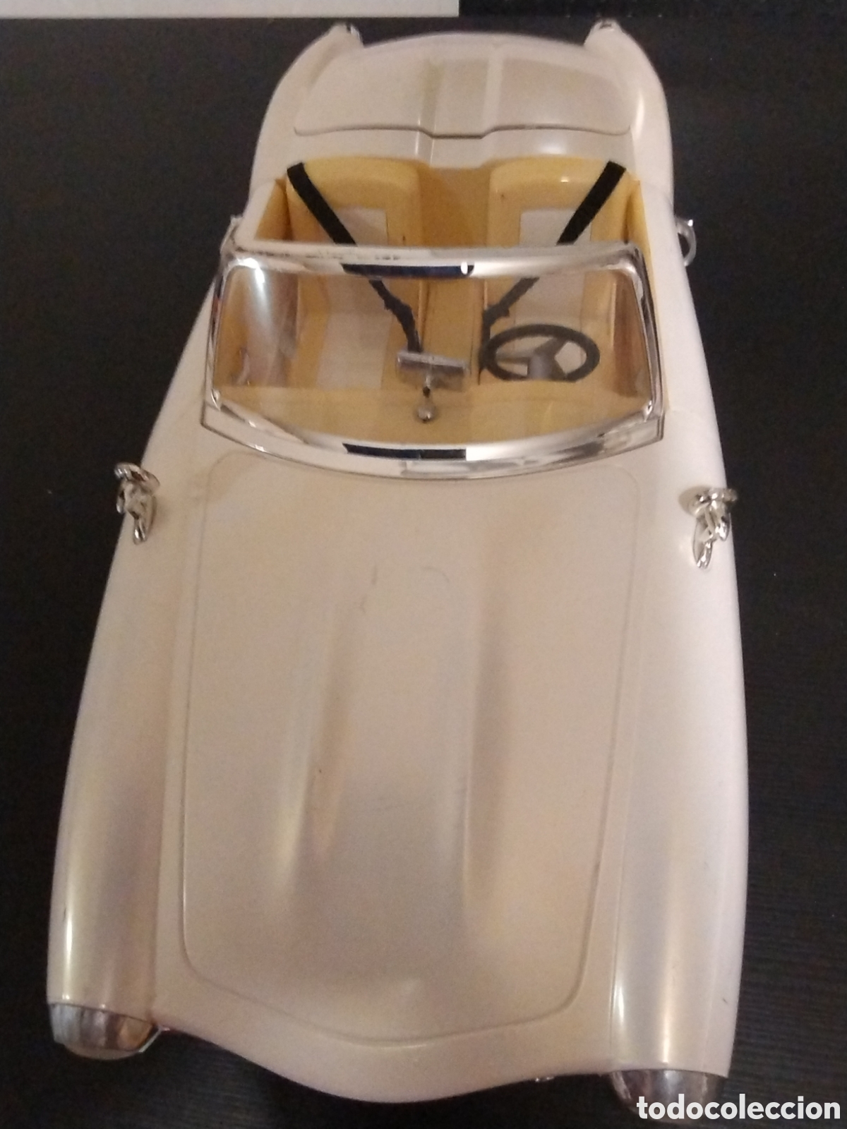 Mu&ntilde;ecas modernas: Coche de las Bratz con anagrama de pentagrama - Foto 3