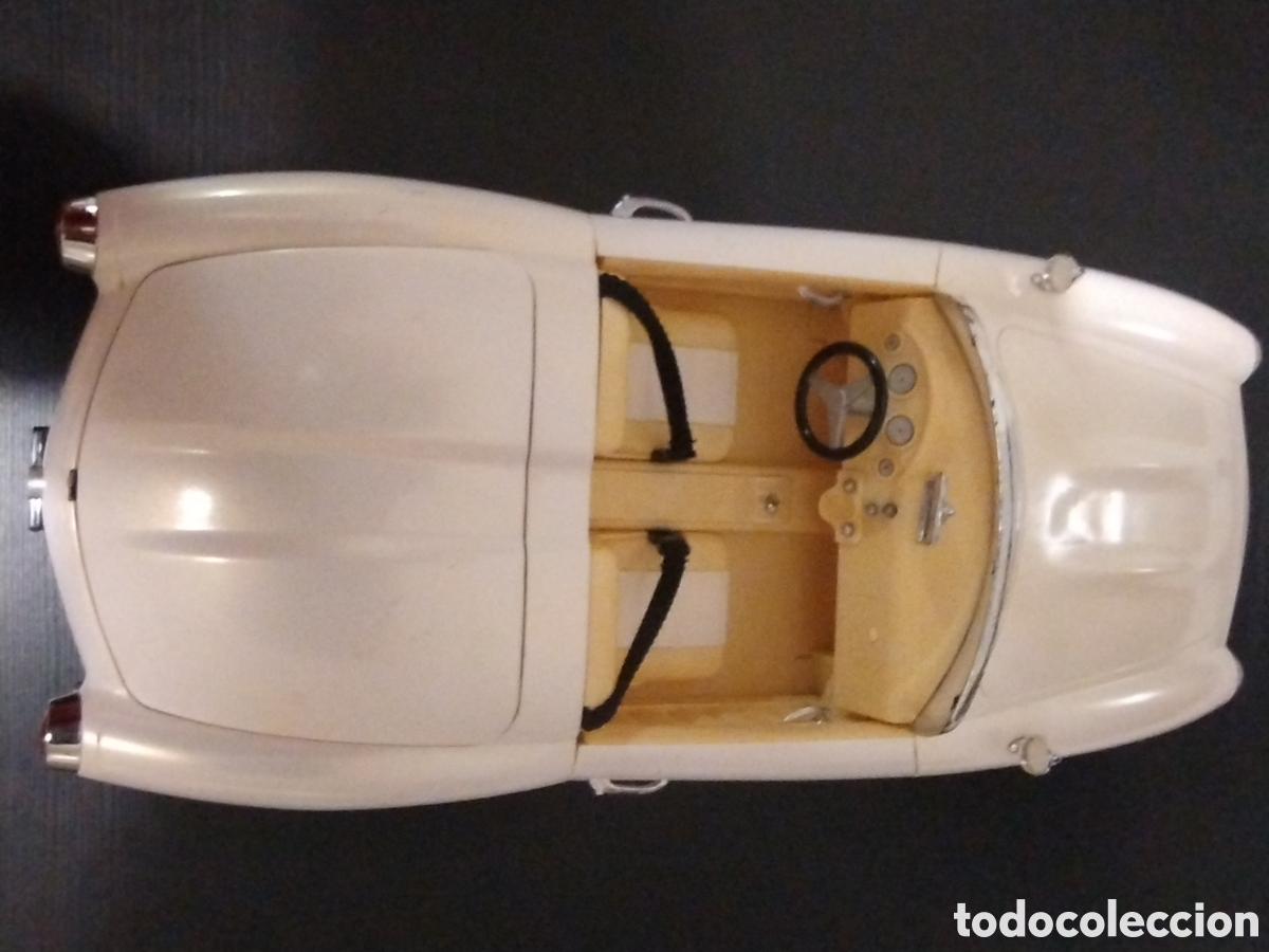 Mu&ntilde;ecas modernas: Coche de las Bratz con anagrama de pentagrama - Foto 4