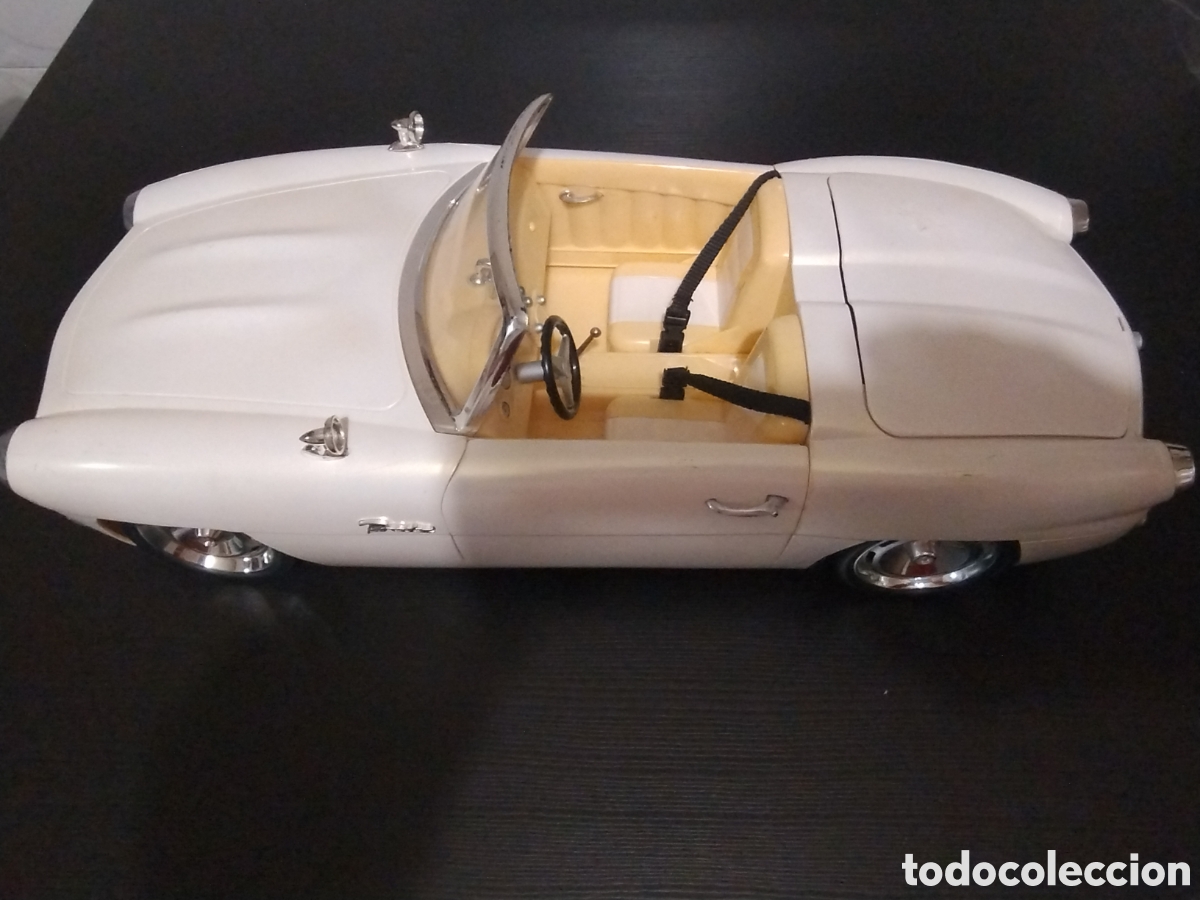 Mu&ntilde;ecas modernas: Coche de las Bratz con anagrama de pentagrama - Foto 1