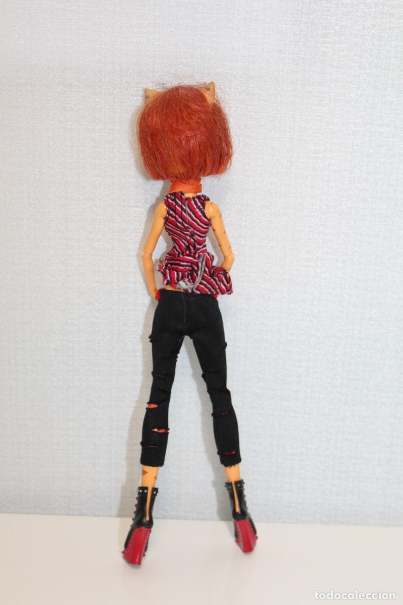 Mu&ntilde;ecas modernas: MU&Ntilde;ECA MONSTER HIGH - MATTEL 2011 - Foto 2