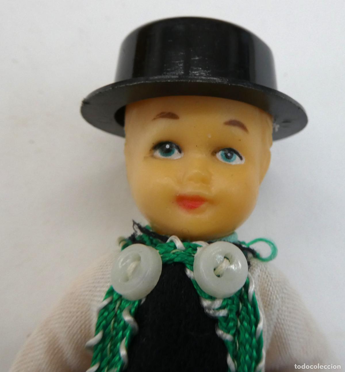 Mu&ntilde;ecas modernas: Peque&ntilde;o mu&ntilde;eco a identificar - Foto 2
