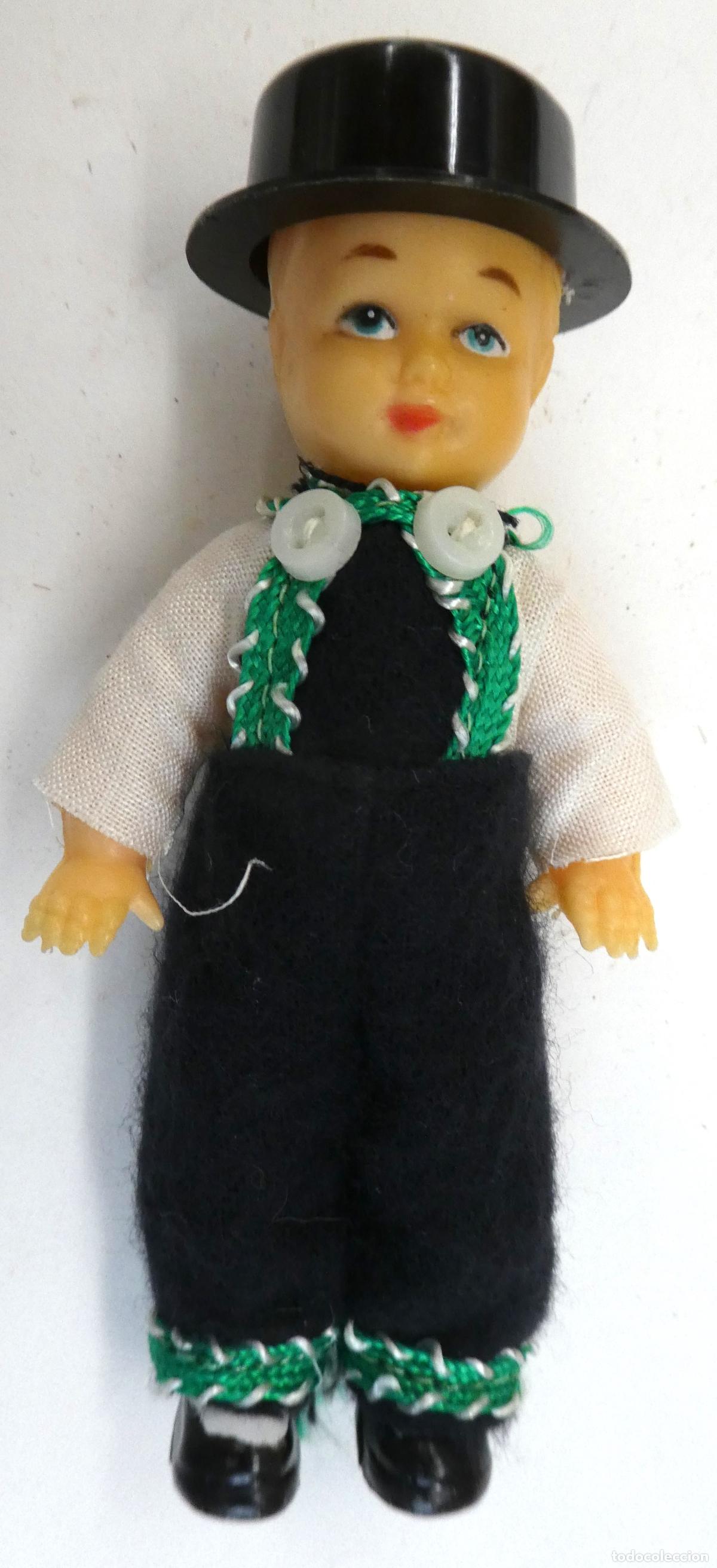 Mu&ntilde;ecas modernas: Peque&ntilde;o mu&ntilde;eco a identificar - Foto 1