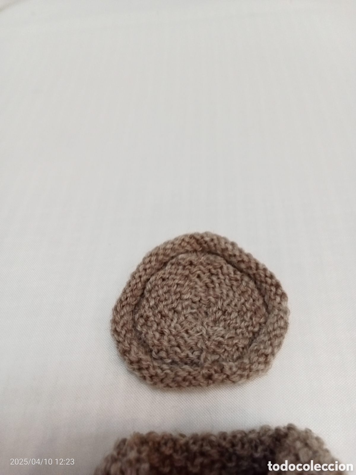 Mu&ntilde;ecas modernas: CONJUNTO MU&Ntilde;ECA PUNTO CHAQUETA Y GORRITO - Foto 2