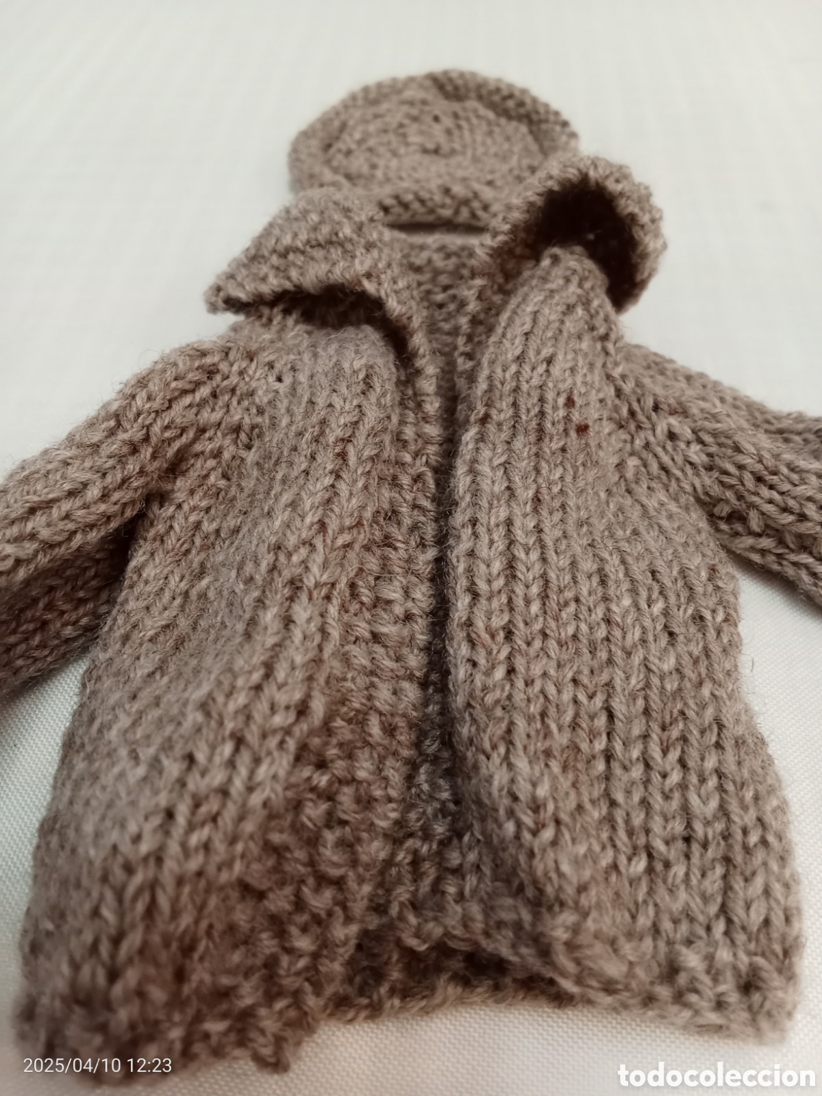 Mu&ntilde;ecas modernas: CONJUNTO MU&Ntilde;ECA PUNTO CHAQUETA Y GORRITO - Foto 3