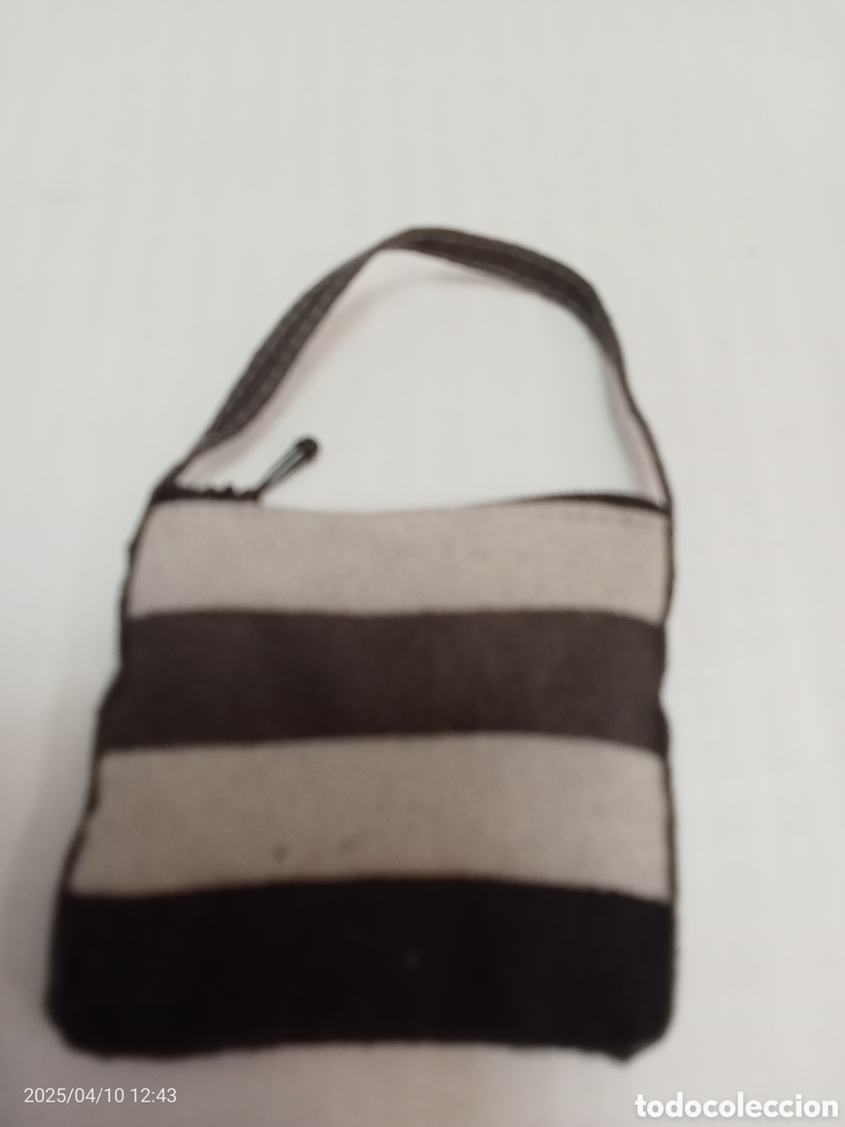 Mu&ntilde;ecas modernas: BOLSO MU&Ntilde;ECA NEGRO Y GRIS - Foto 1
