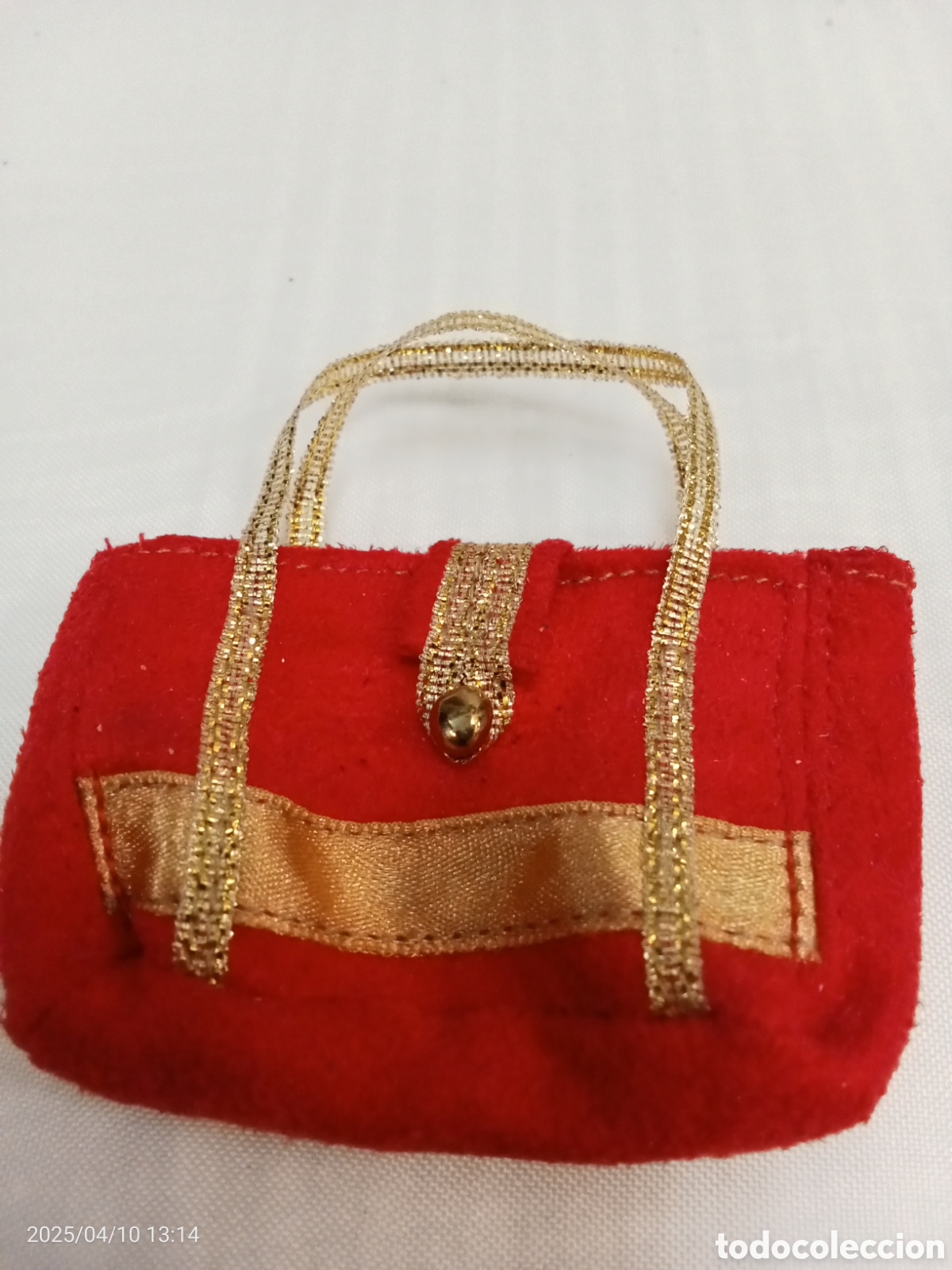Mu&ntilde;ecas modernas: BOLSO MU&Ntilde;ECA ROJO Y DORADO - Foto 2