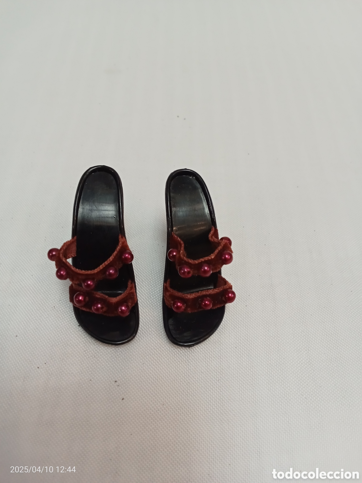 Mu&ntilde;ecas modernas: ZAPATO TAC&Oacute;N MU&Ntilde;ECA NEGRO Y BURDEO - Foto 1