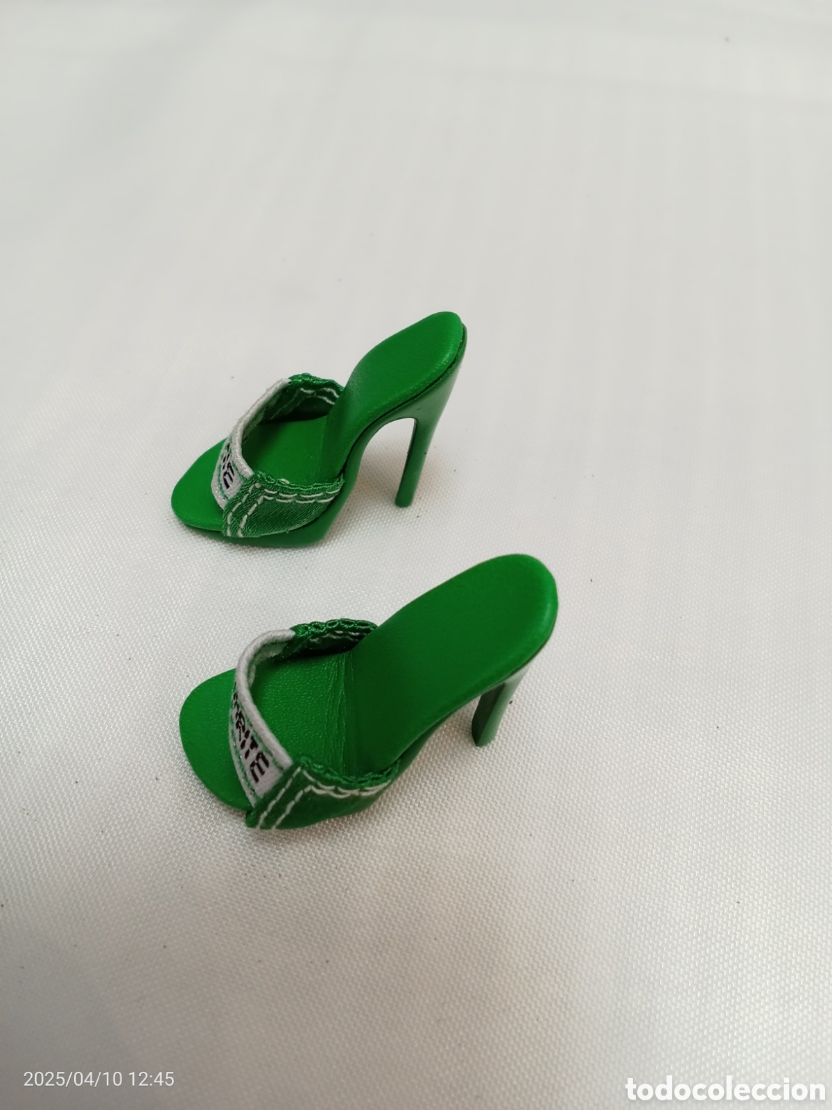 Mu&ntilde;ecas modernas: ZAPATO TAC&Oacute;N MU&Ntilde;ECA VERDE Y BLANCO - Foto 2
