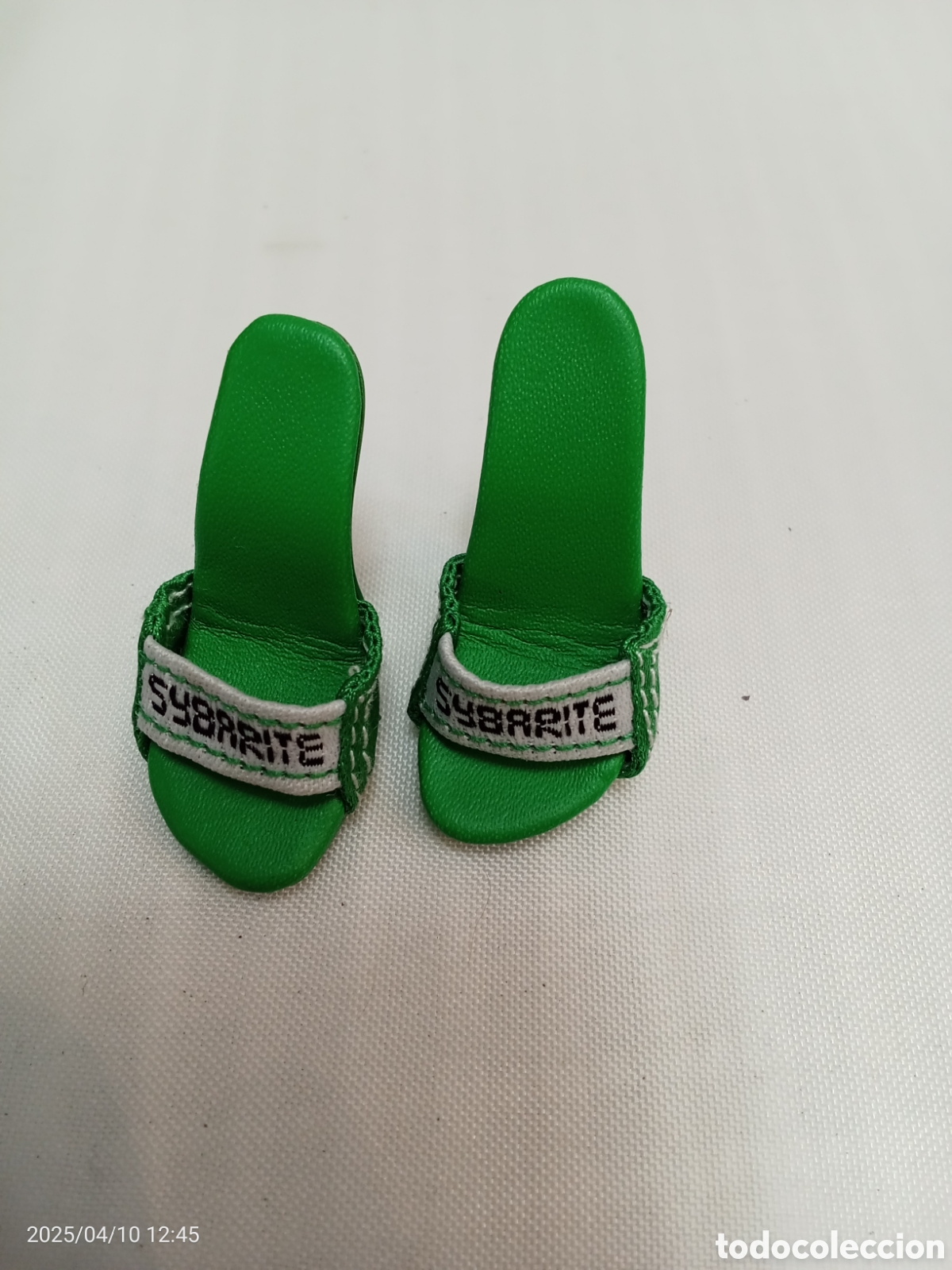 Mu&ntilde;ecas modernas: ZAPATO TAC&Oacute;N MU&Ntilde;ECA VERDE Y BLANCO - Foto 1
