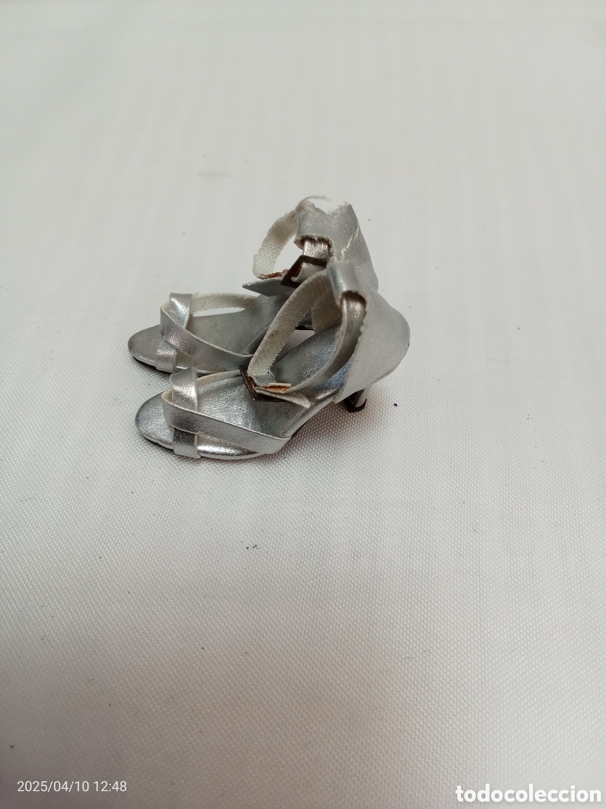 Mu&ntilde;ecas modernas: ZAPATO MU&Ntilde;ECA TAC&Oacute;N PLATA - Foto 2
