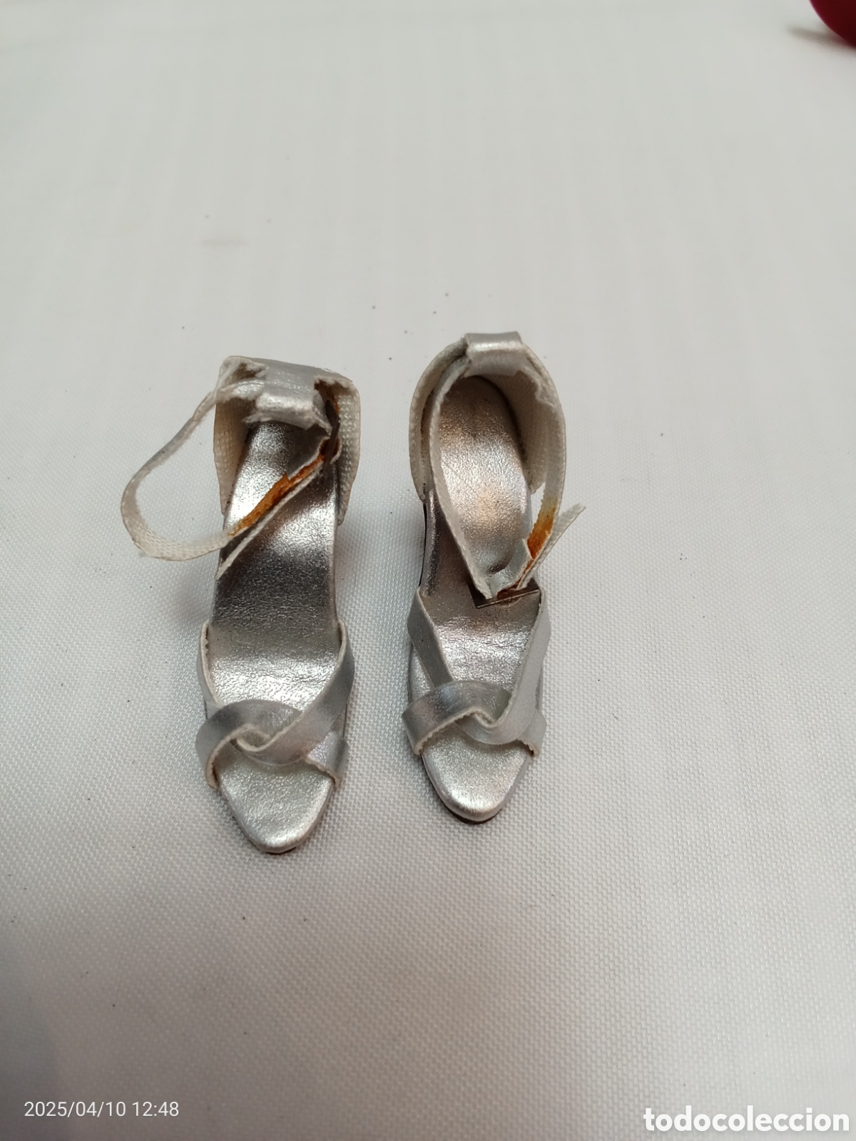 Mu&ntilde;ecas modernas: ZAPATO MU&Ntilde;ECA TAC&Oacute;N PLATA - Foto 1