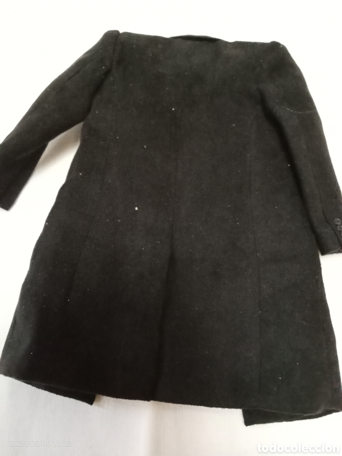 Mu&ntilde;ecas modernas: ABRIGO NEGRO PARA MU&Ntilde;ECO DOLL - Foto 3