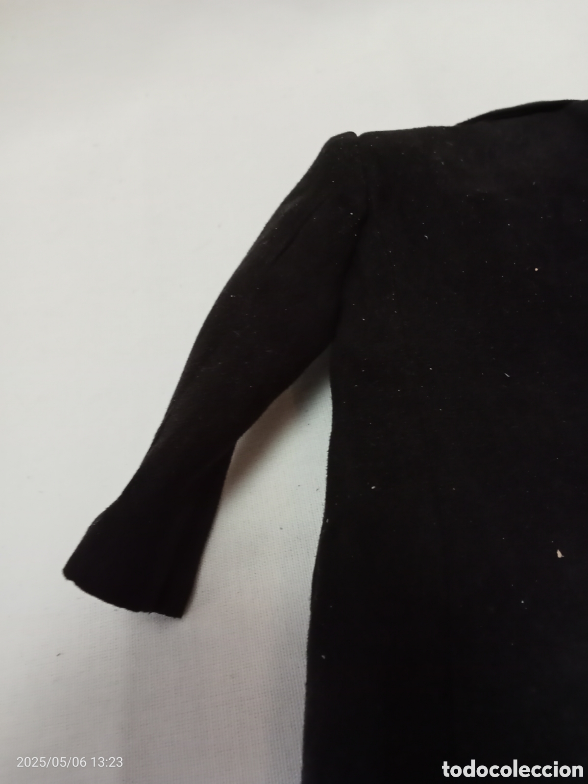 Mu&ntilde;ecas modernas: ABRIGO NEGRO PARA MU&Ntilde;ECO DOLL - Foto 4