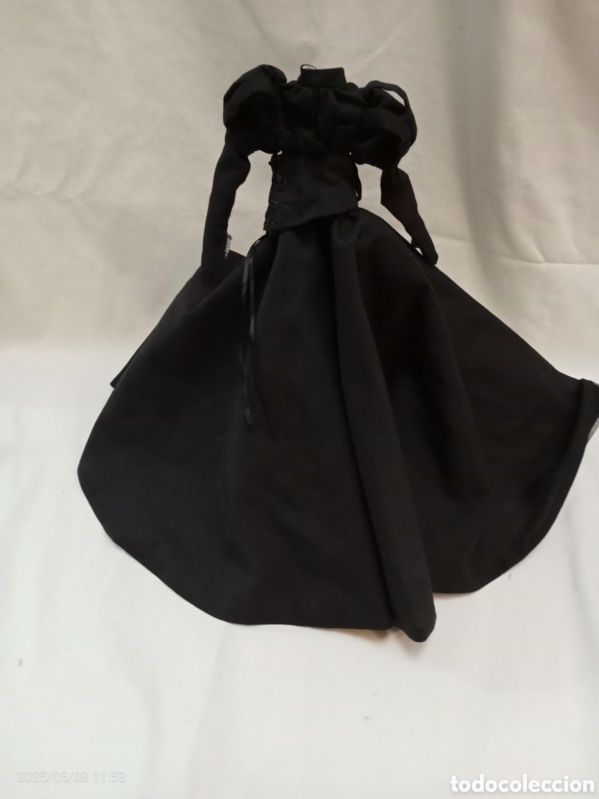 Mu&ntilde;ecas modernas: VESTIDO NEGRO CON CAPA PARA MU&Ntilde;ECA MAGO DE OZ - Foto 2