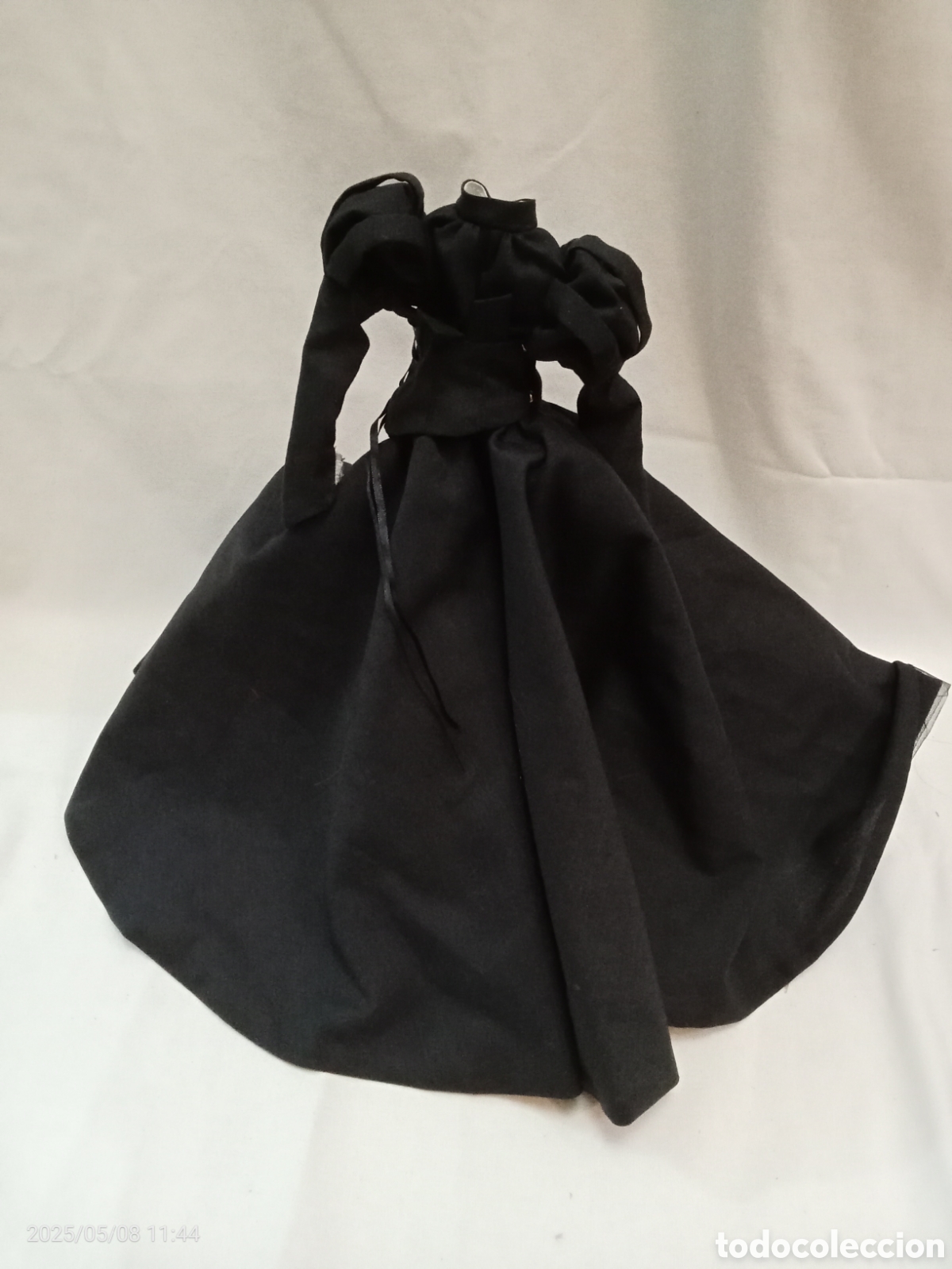 Mu&ntilde;ecas modernas: VESTIDO NEGRO CON CAPA PARA MU&Ntilde;ECA MAGO DE OZ - Foto 1